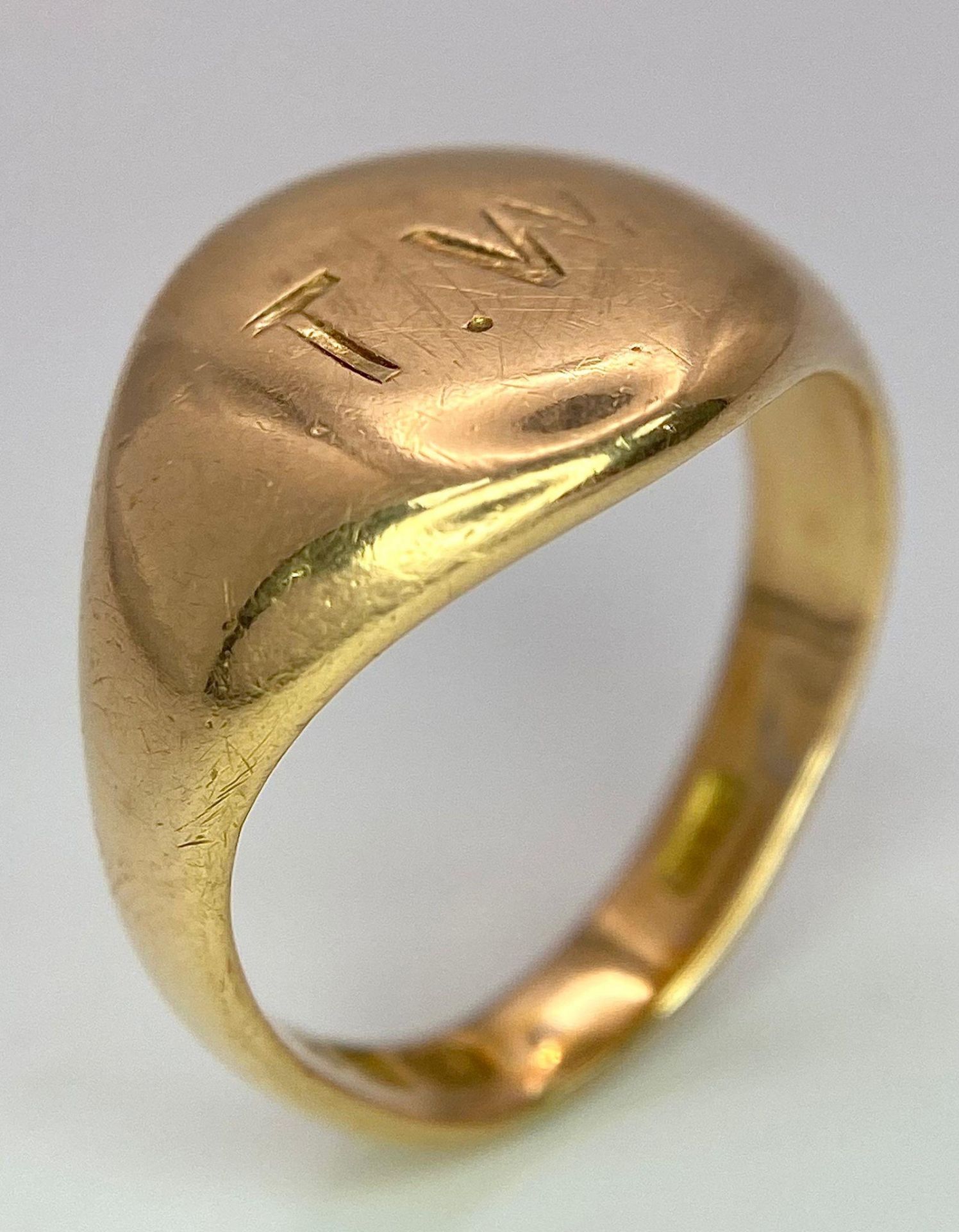 An 18 K yellow gold cygnet solid ring, size: Q, weight: 10.8 g - Bild 2 aus 6