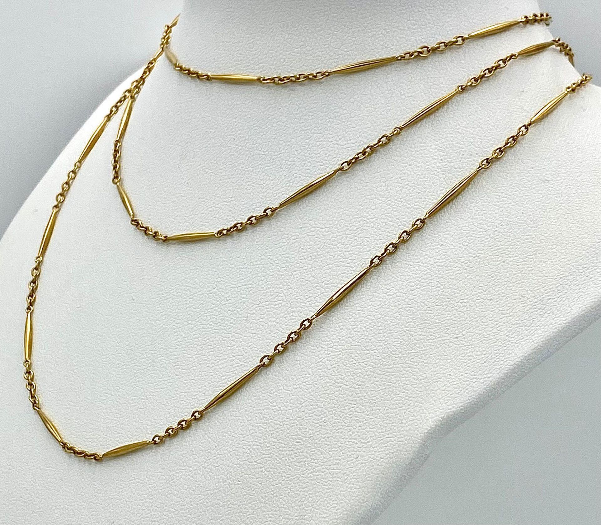 An unusual, 9 K yellow gold and very long (100 cm) chain necklace, that can be worn either as one - Image 3 of 4