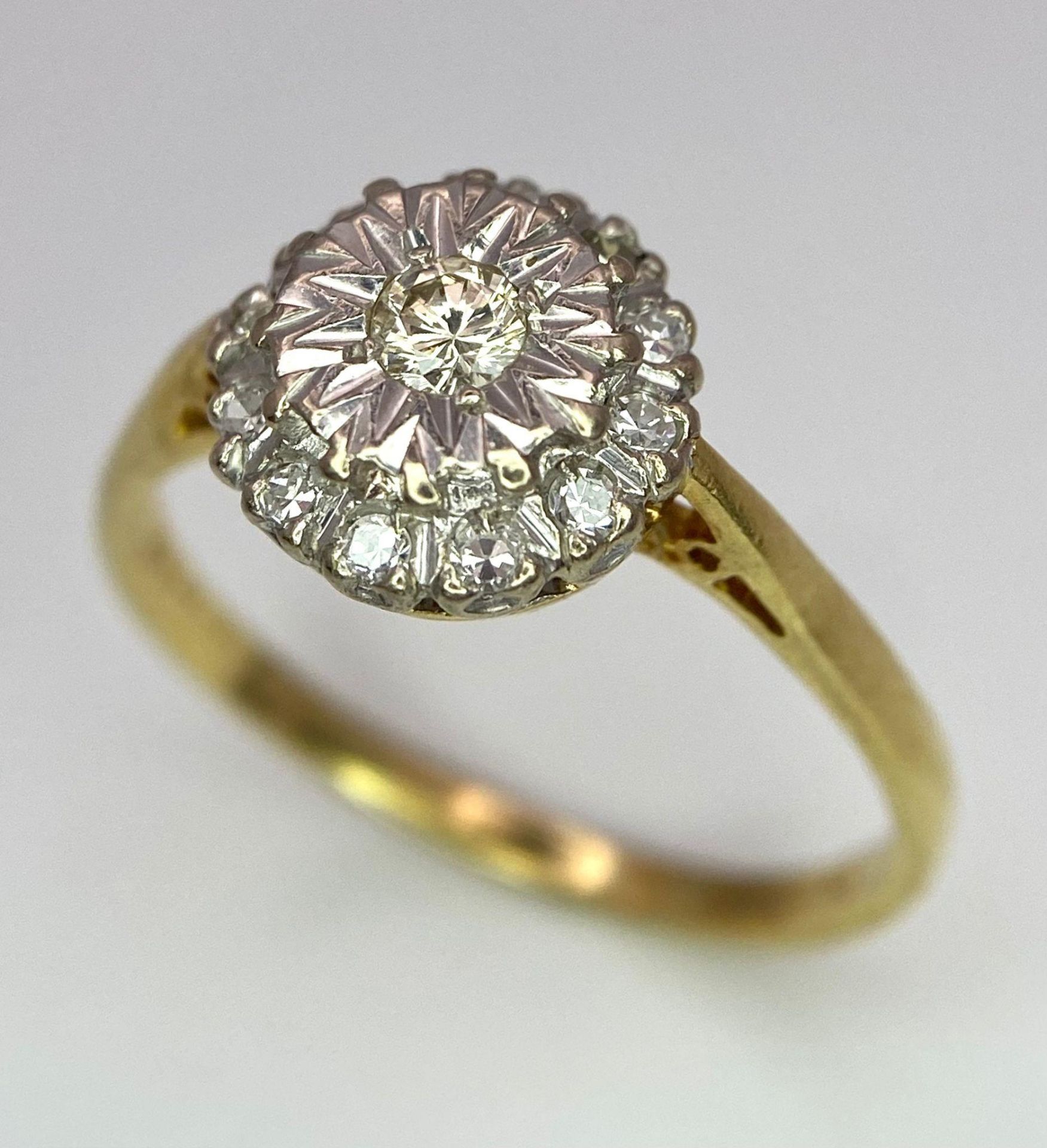 An 18 K yellow gold ring with a diamond cluster, size: P, weight: 3 g. - Image 2 of 8