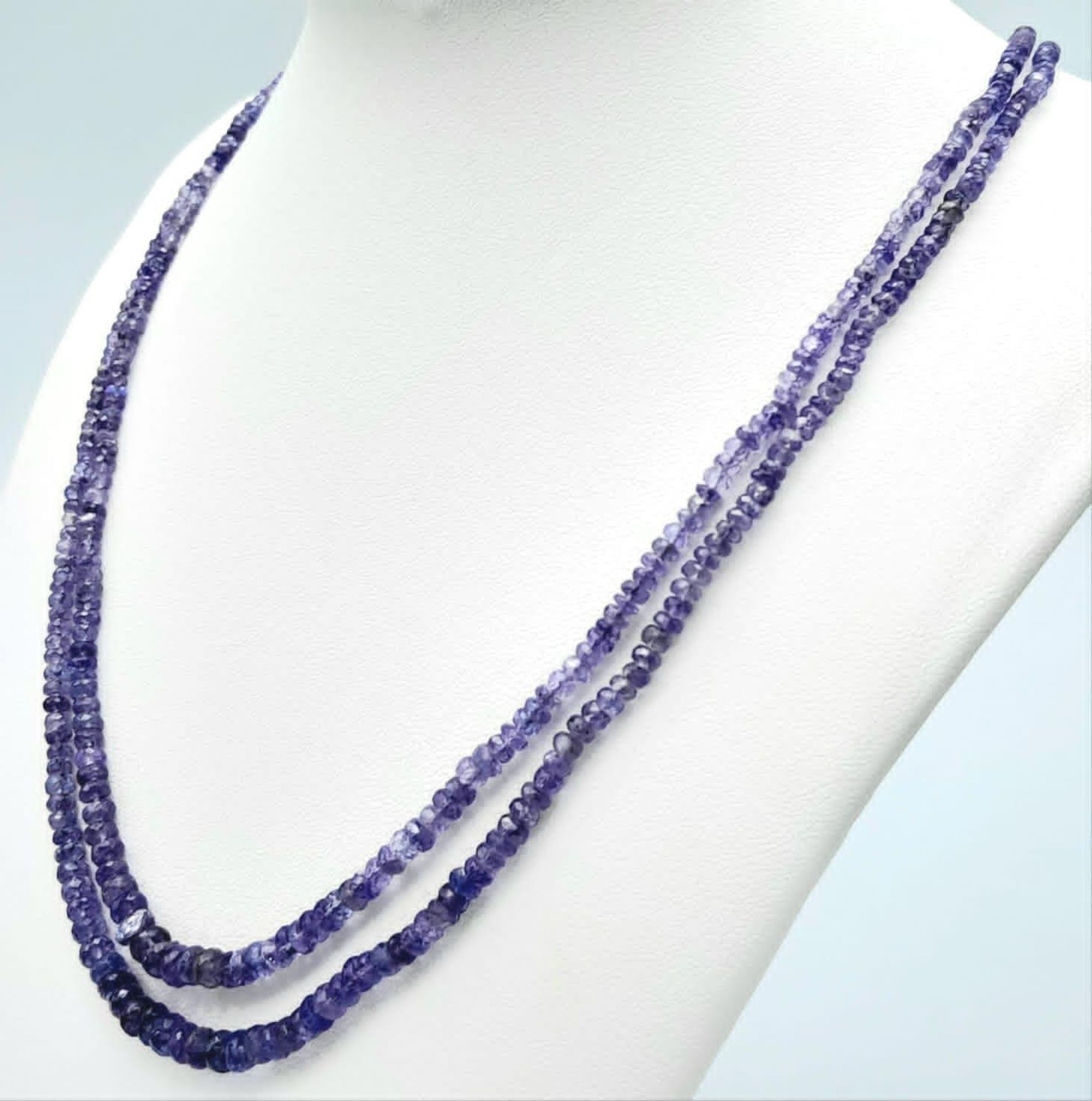 A 100ctw Two Row Tanzanite Necklace with a Sapphire and 925 Silver Clasp. 48cm length, 20.3g total - Bild 3 aus 6