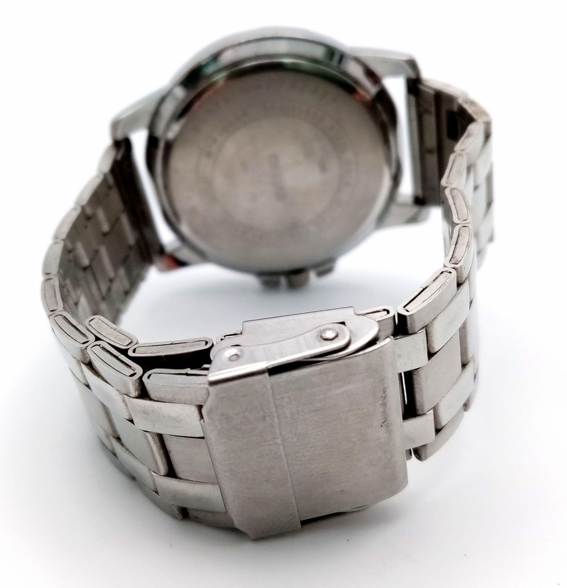 A Casio Quartz Gents Watch. Stainless steel bracelet and case - 44mm. Black dial with date window. - Bild 5 aus 6