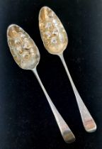 2X antique Georgian sterling silver dessert spoons with fabulous flower motif engravings on bowl and