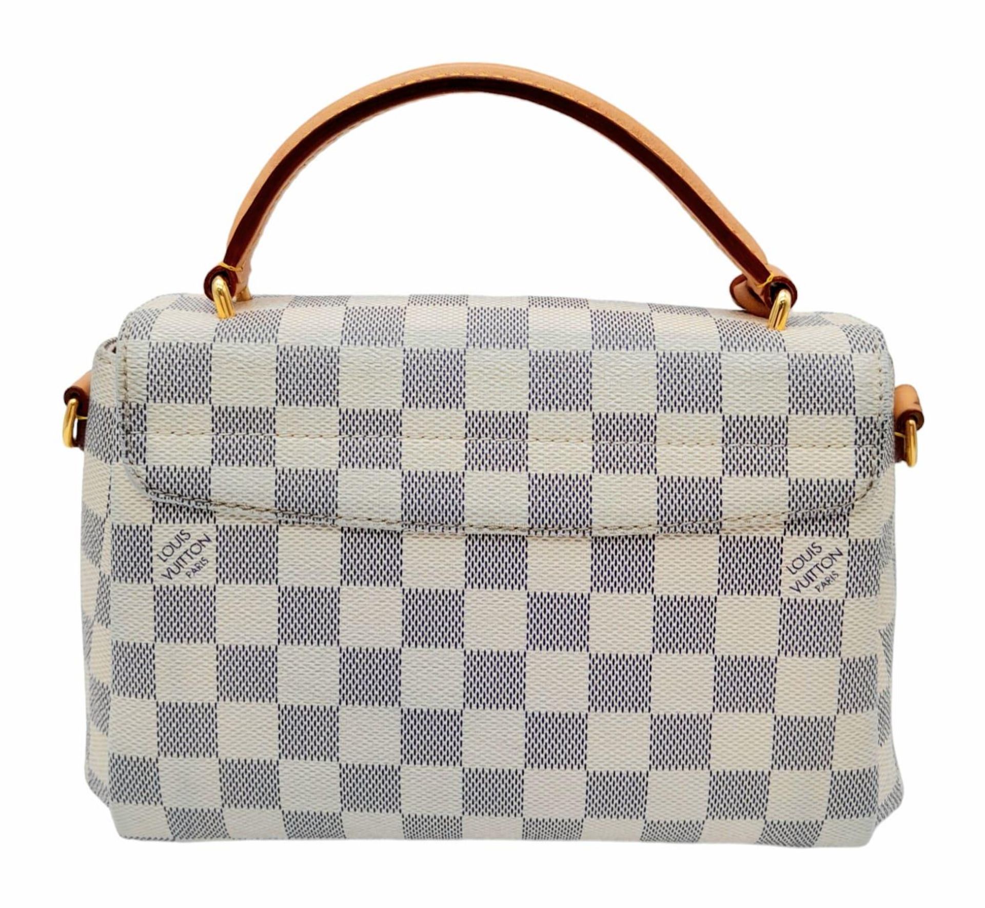 A Louis Vuitton damier canvas Croisette handbag in cream/blue, interior is baby pink. Leather handle - Image 5 of 12
