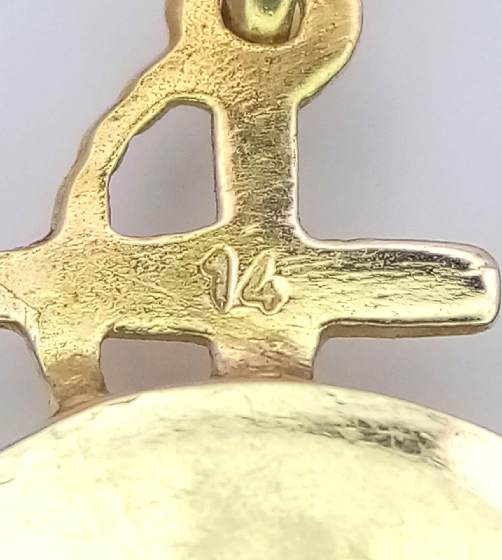 AN UNIQUE DESIGNED 14K YELLOW GOLD EVIL EYE ANCHOR PENDANT, WEIGHT 2.8G - Image 2 of 3