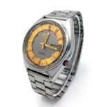 A Vintage Seiko 5 Automatic Gents Watch. Stainless steel bracelet and case - 38mm. Two tone dial