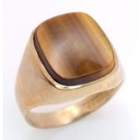 A GENTS 9K GOLD RING WITH TIGERS EYE STONE . 4.2gms size R