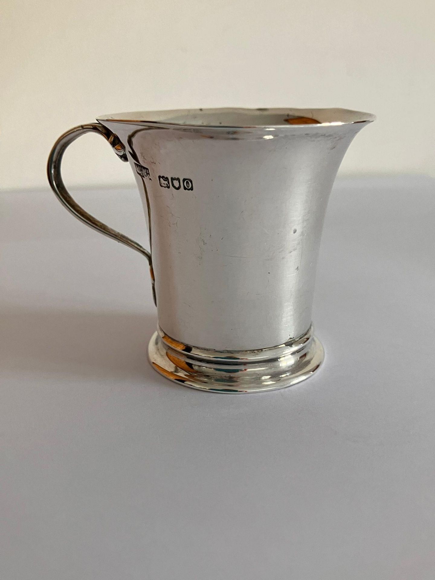 Antique MAPPIN and WEBB SILVER BABY MUG. Full hallmark for Mappin and Webb London 1909. Incredible - Image 3 of 3