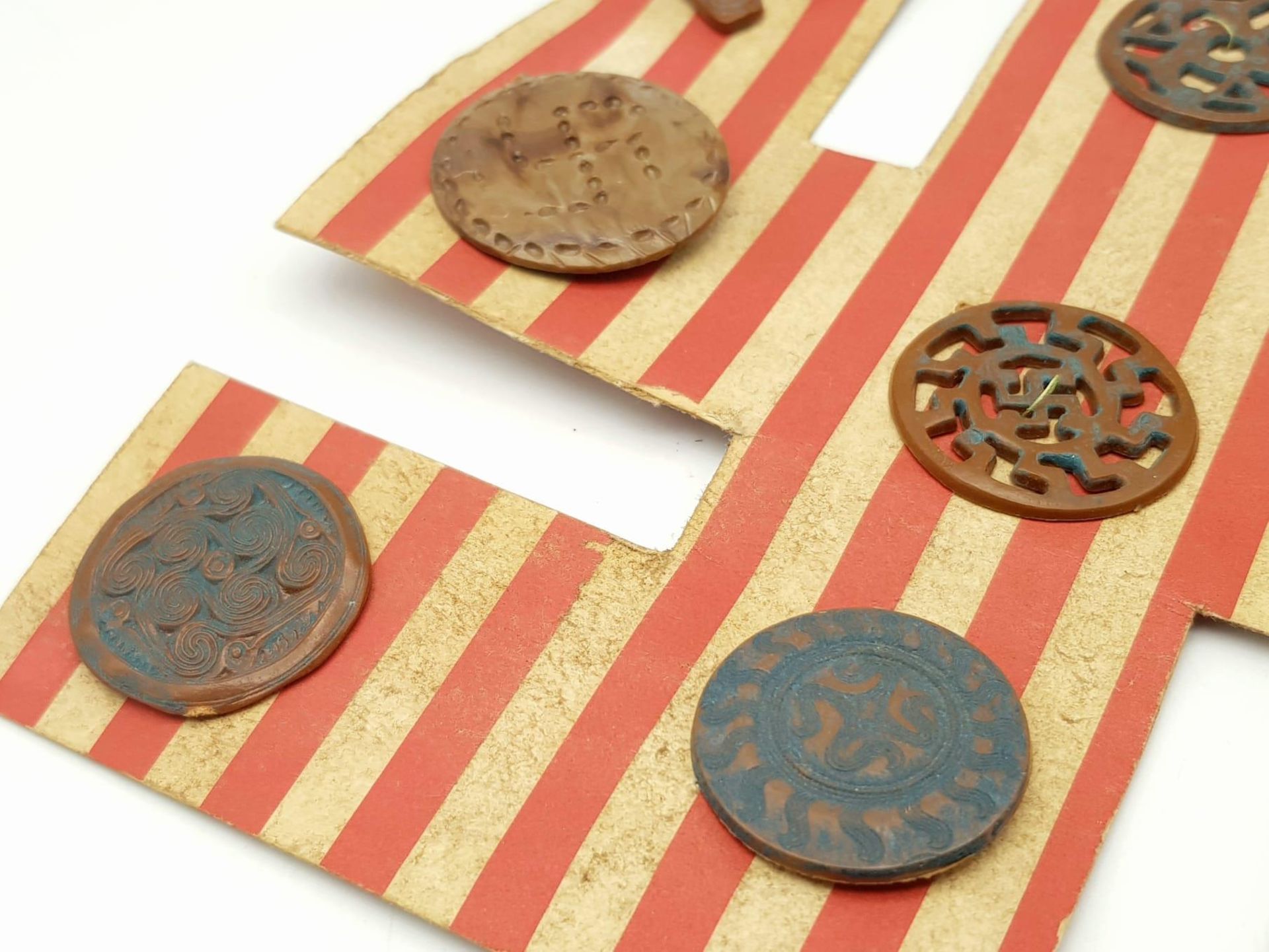 3rd Reich Archaeology Set of Winterhilf Tinnie Badges. The set of 9 badges are a portrayal of pre- - Bild 3 aus 5