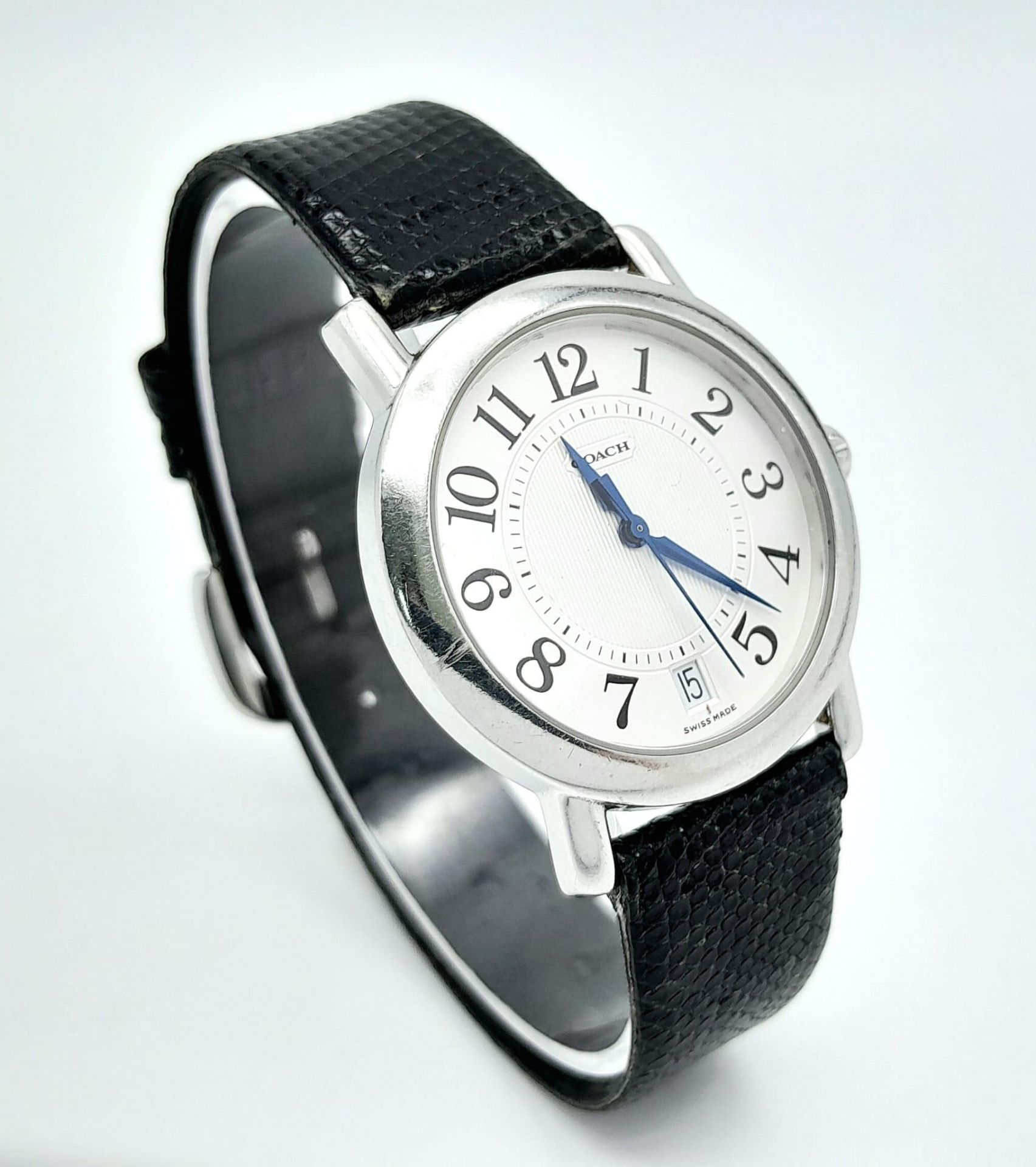 A Coach Quartz Gents Watch. Black leather strap. Stainless steel case. White dial. In working order. - Bild 3 aus 5