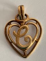 9 carat GOLD letter ‘C’ CHARM/PENDANT set in an attractive Heart shape surround. 1.04 Grams. 2.3