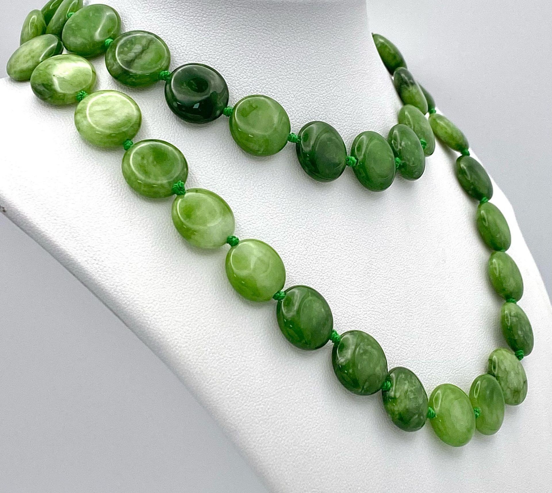 A Green and White Jade Coin Bead Necklace. 14mm beads. 68cm length. - Image 2 of 5