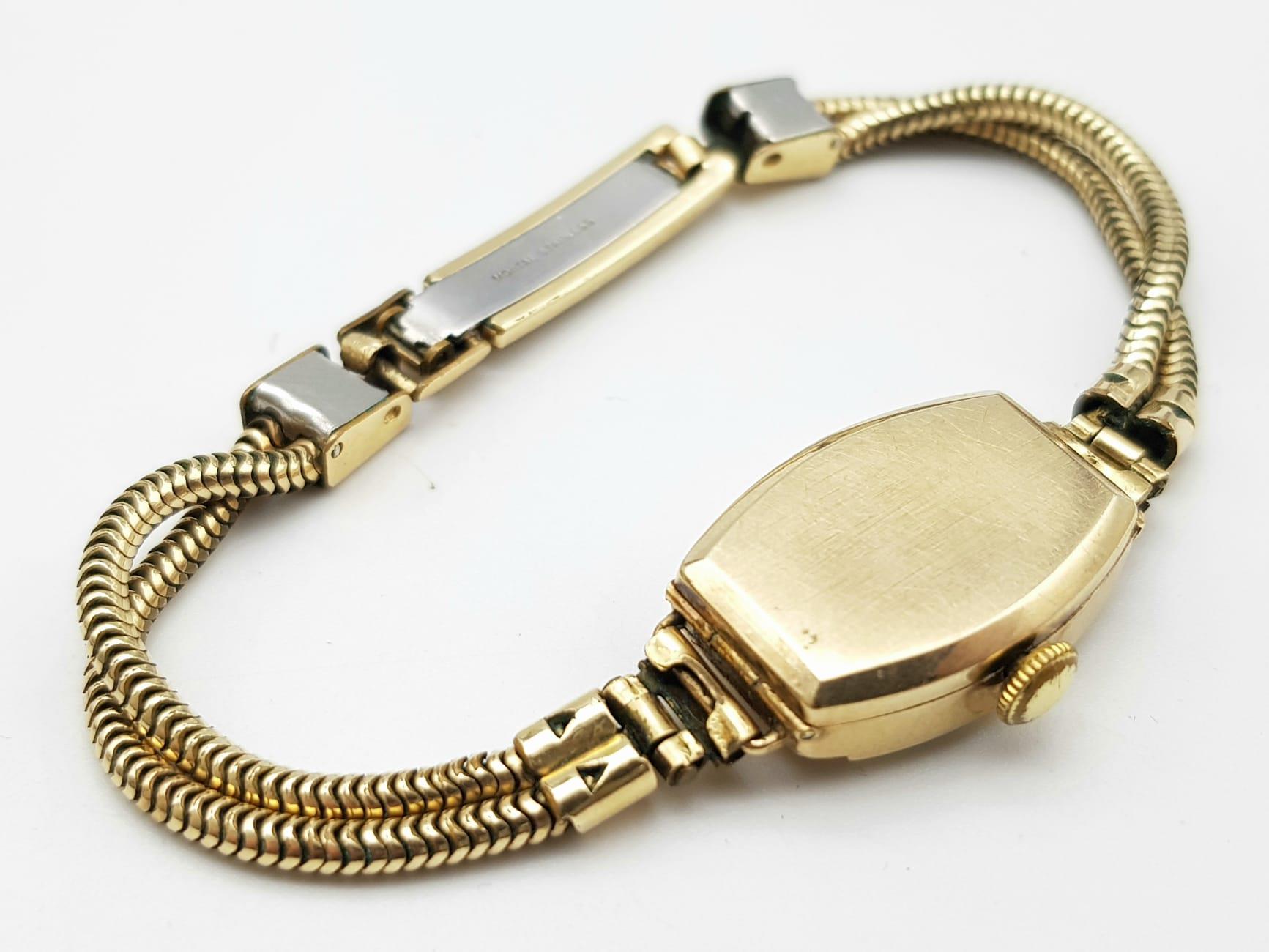 A vintage, 9 K yellow gold ISIS watch with a double snake chain bracelet. Case 19 x 15 mm, champagne - Image 4 of 6