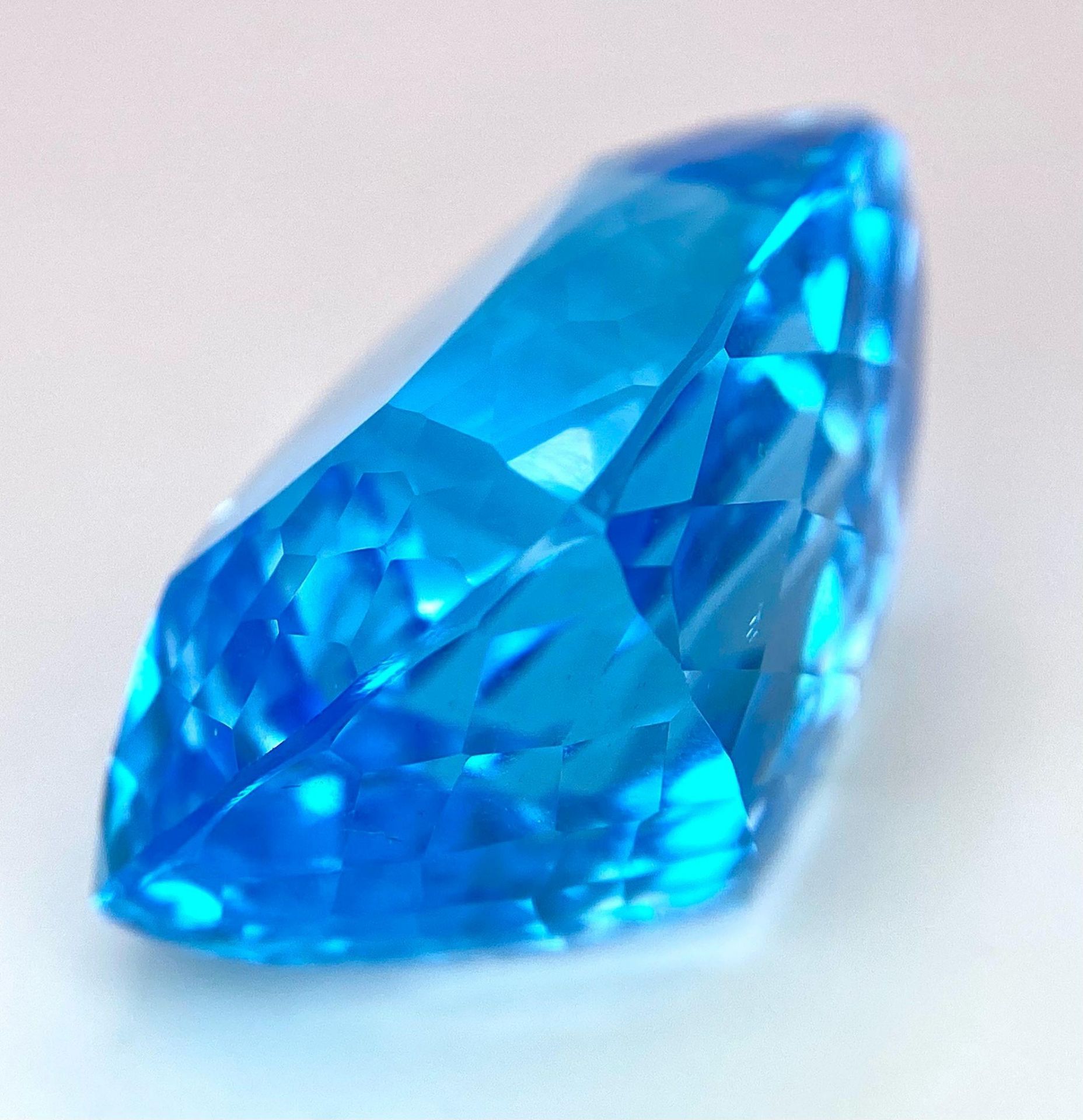 A Huge 142ct London Blue Topaz Natural Gemstone. Rectangular cushion cut. 33mm x 28mm. No visible - Bild 2 aus 7