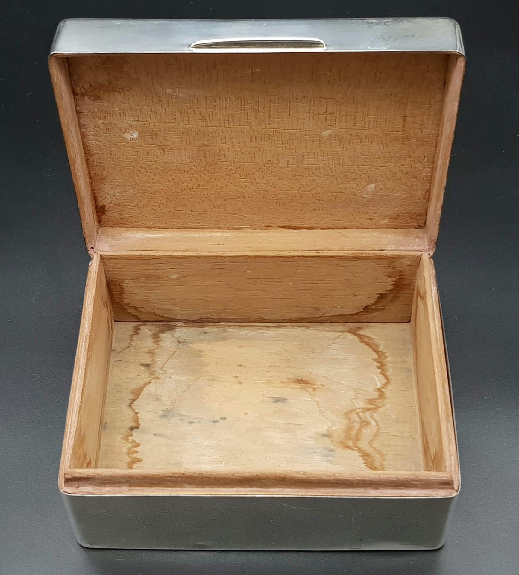 A vintage sterling silver cigarette box with wooden line. Total weight 351.85G. Dimension: L15.5cm X - Image 4 of 9