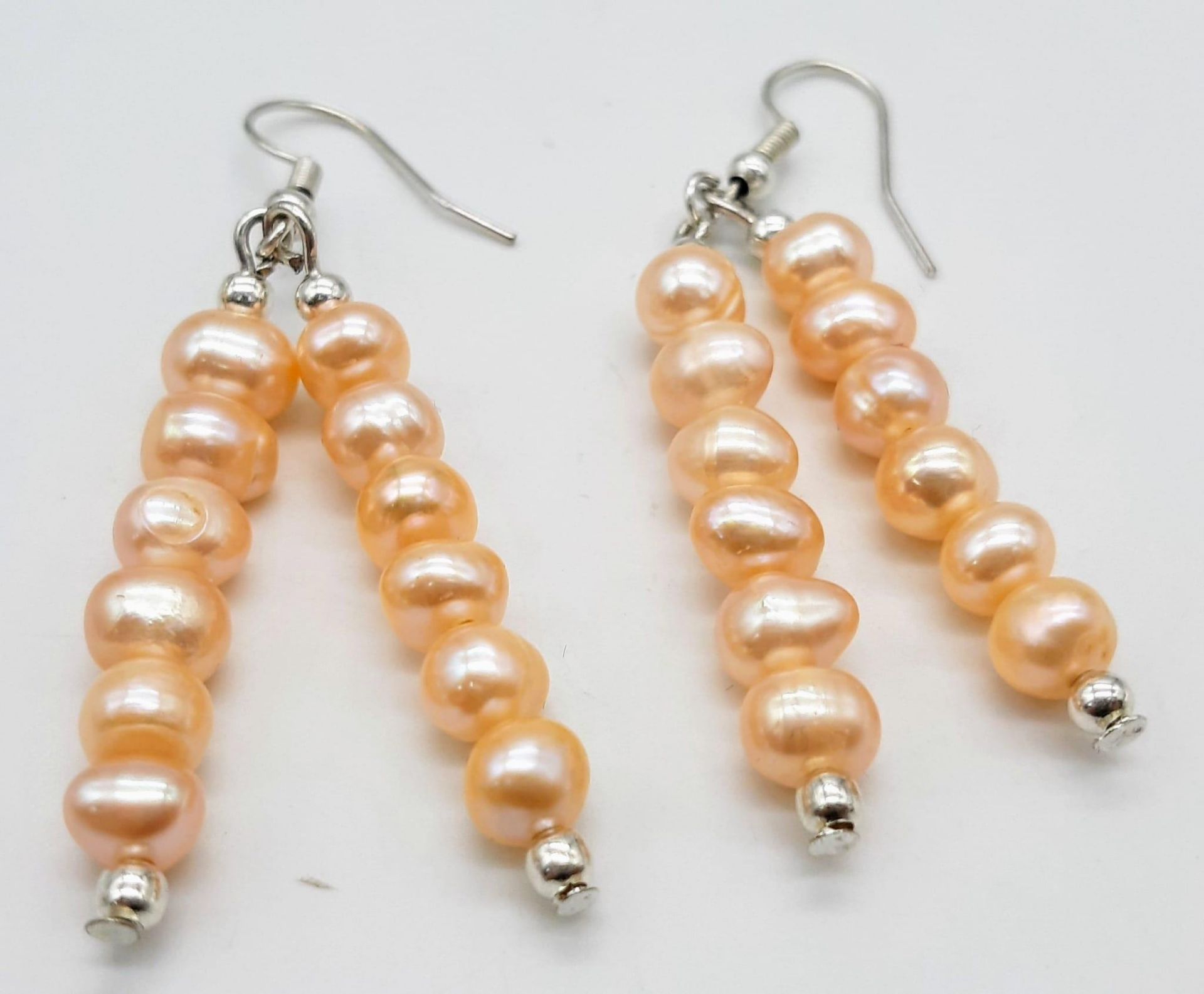 A fashionable three strand of high quality, natural pink pearls necklace, bracelet and earrings - Image 6 of 6