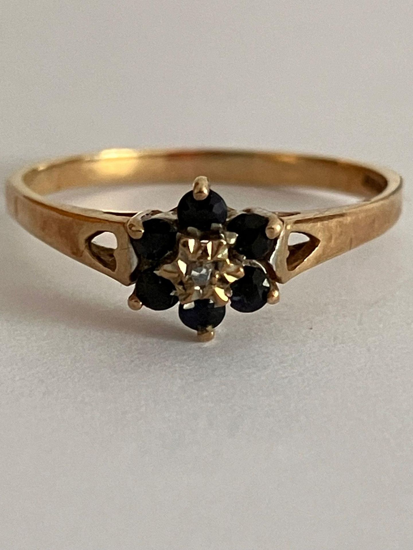 9 carat gold DIAMOND and SAPPHIRE RING. Full UK hallmark. Complete with ring box .1.17 grams. L 1/