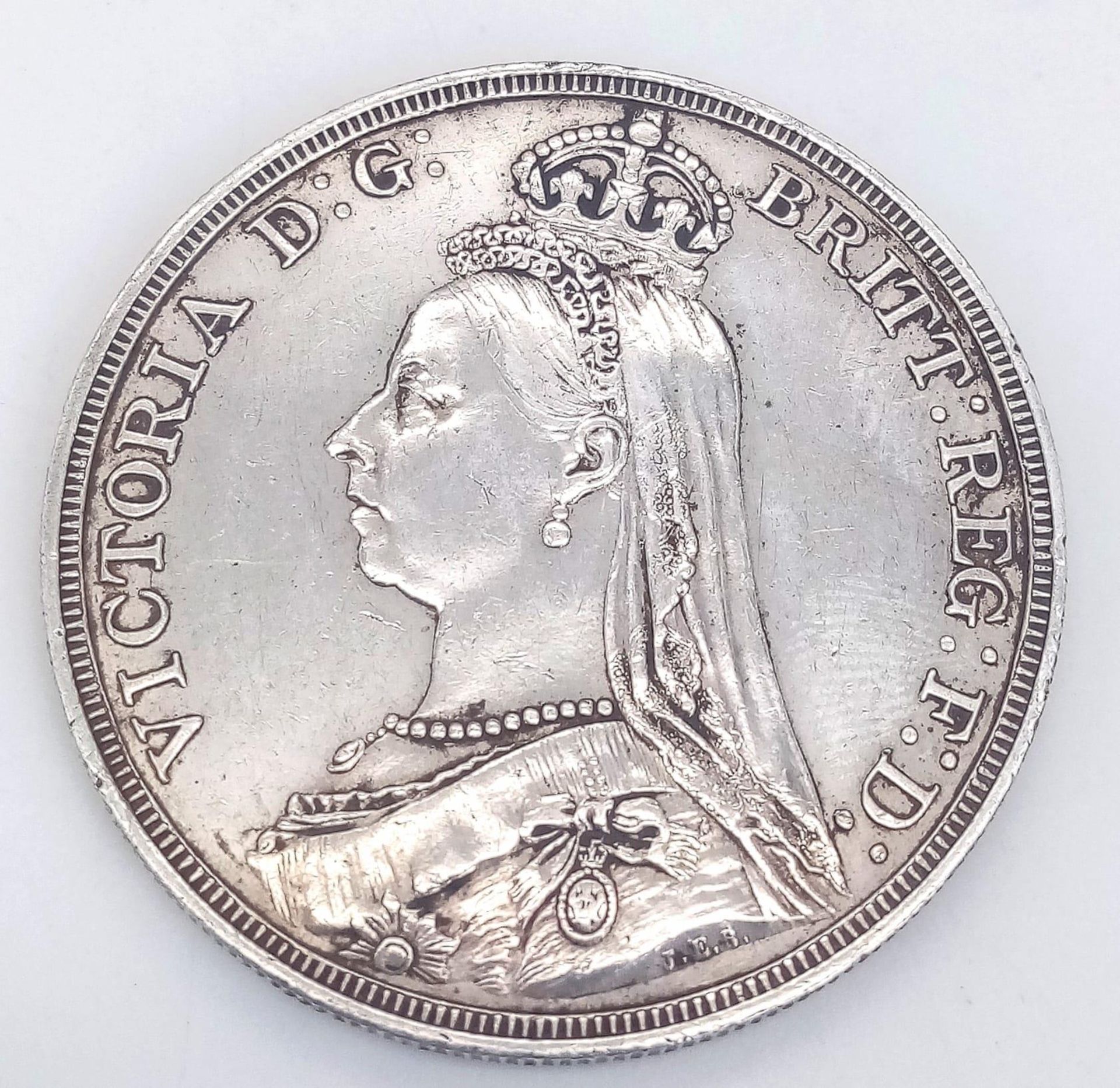 A QUEEN VICTORIA SILVER CROWN DATED 1887 IN GOOD CONDITION . - Image 2 of 3