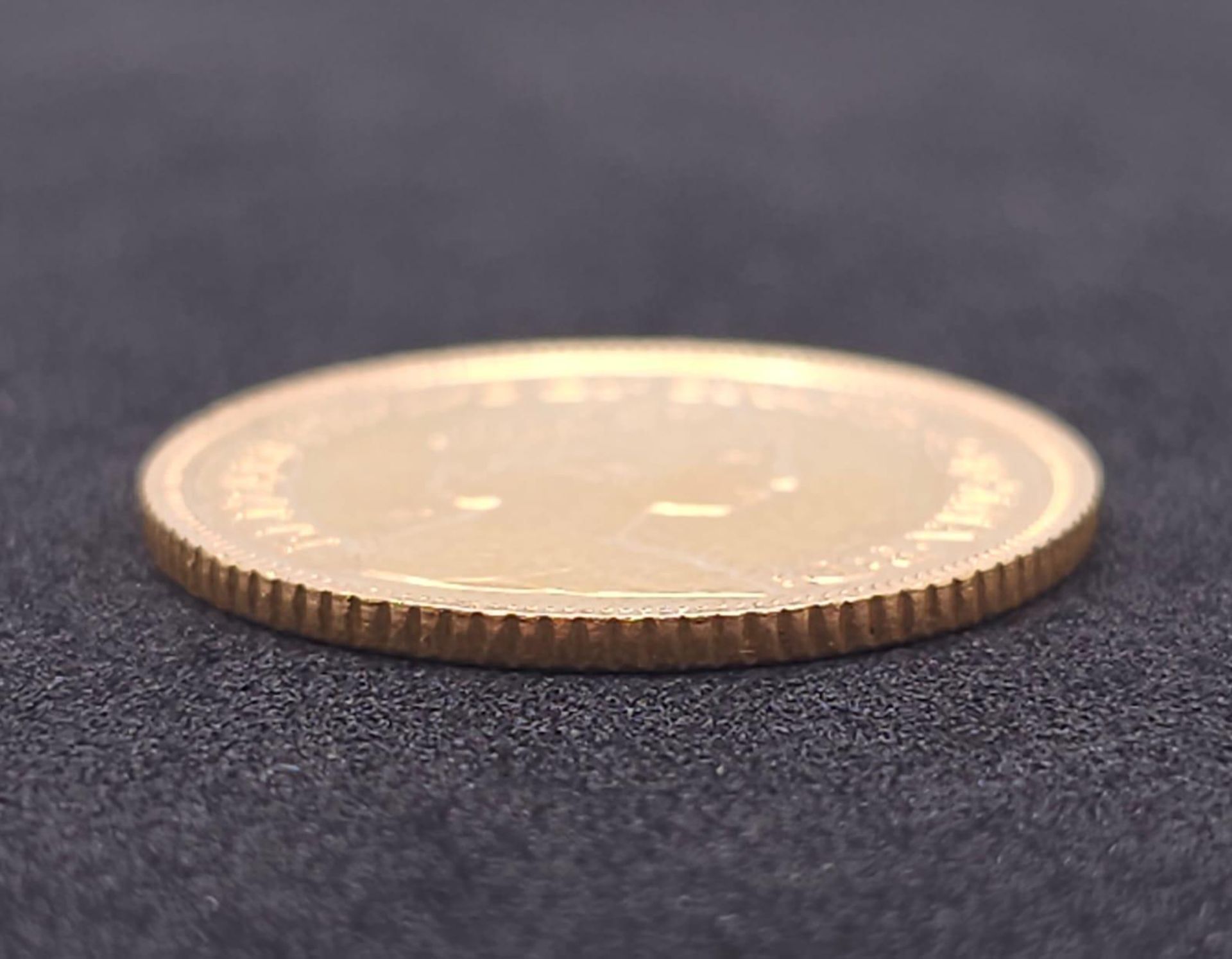 A 1982 Queen Elizabeth II 22K Gold Half Sovereign. - Image 4 of 5