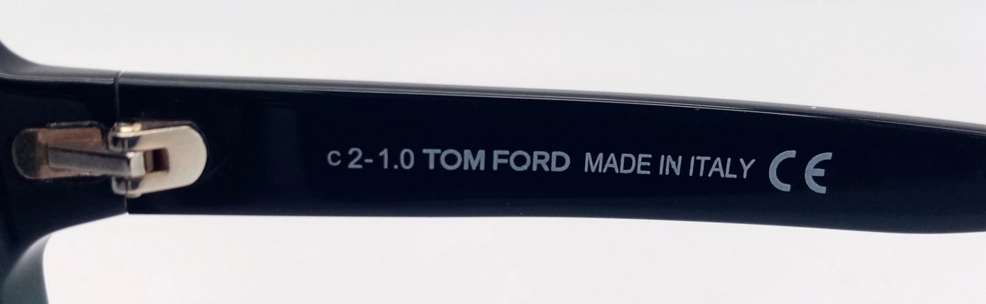 A pair of Tom Ford Katrine sunglasses with original velvet case. 60.19 135-2 ref:16294 - Bild 4 aus 7
