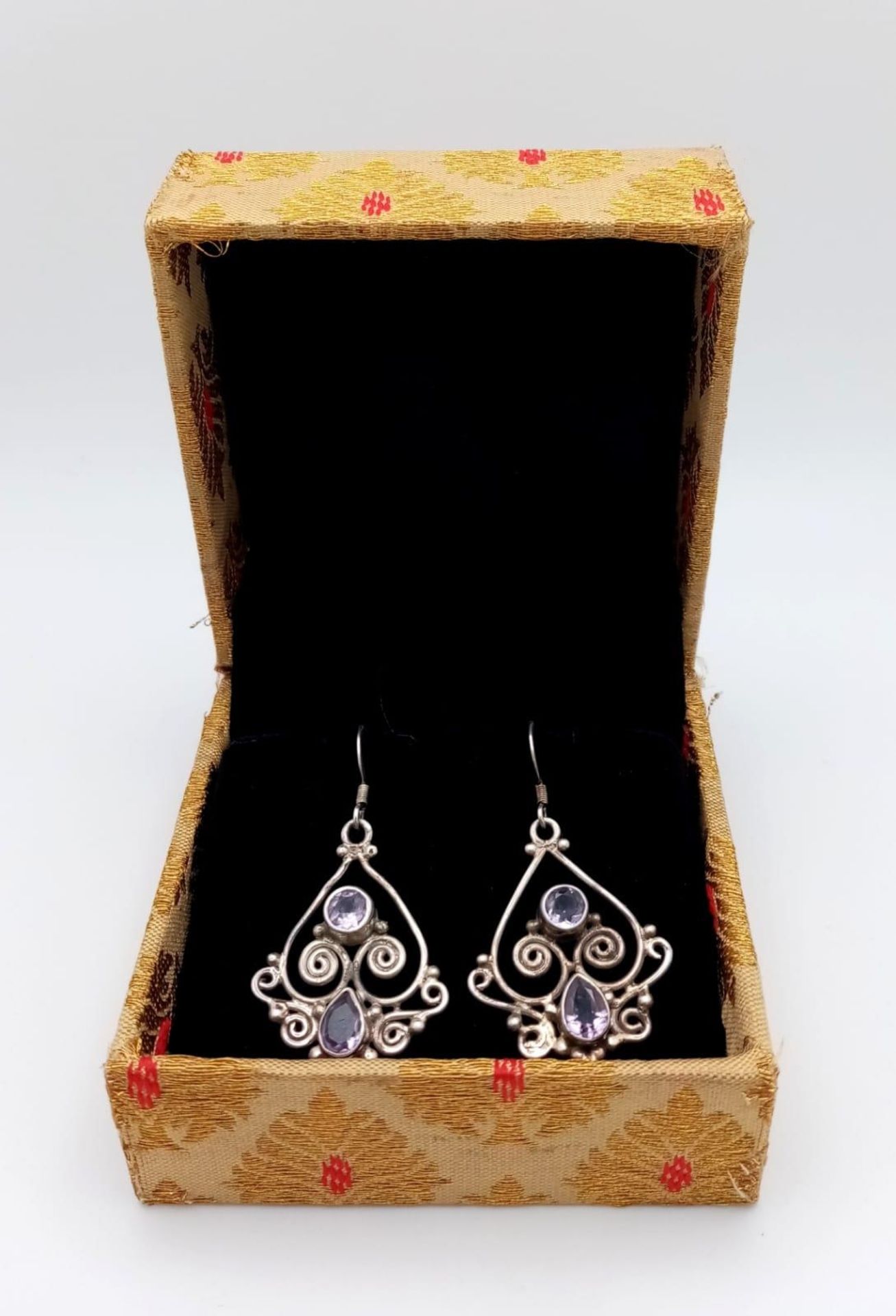 A Pair of Art Deco Style 925 Silver Amethyst Gemstone Earrings. 3cm. Weight - 7.20g. Comes in a - Bild 6 aus 6