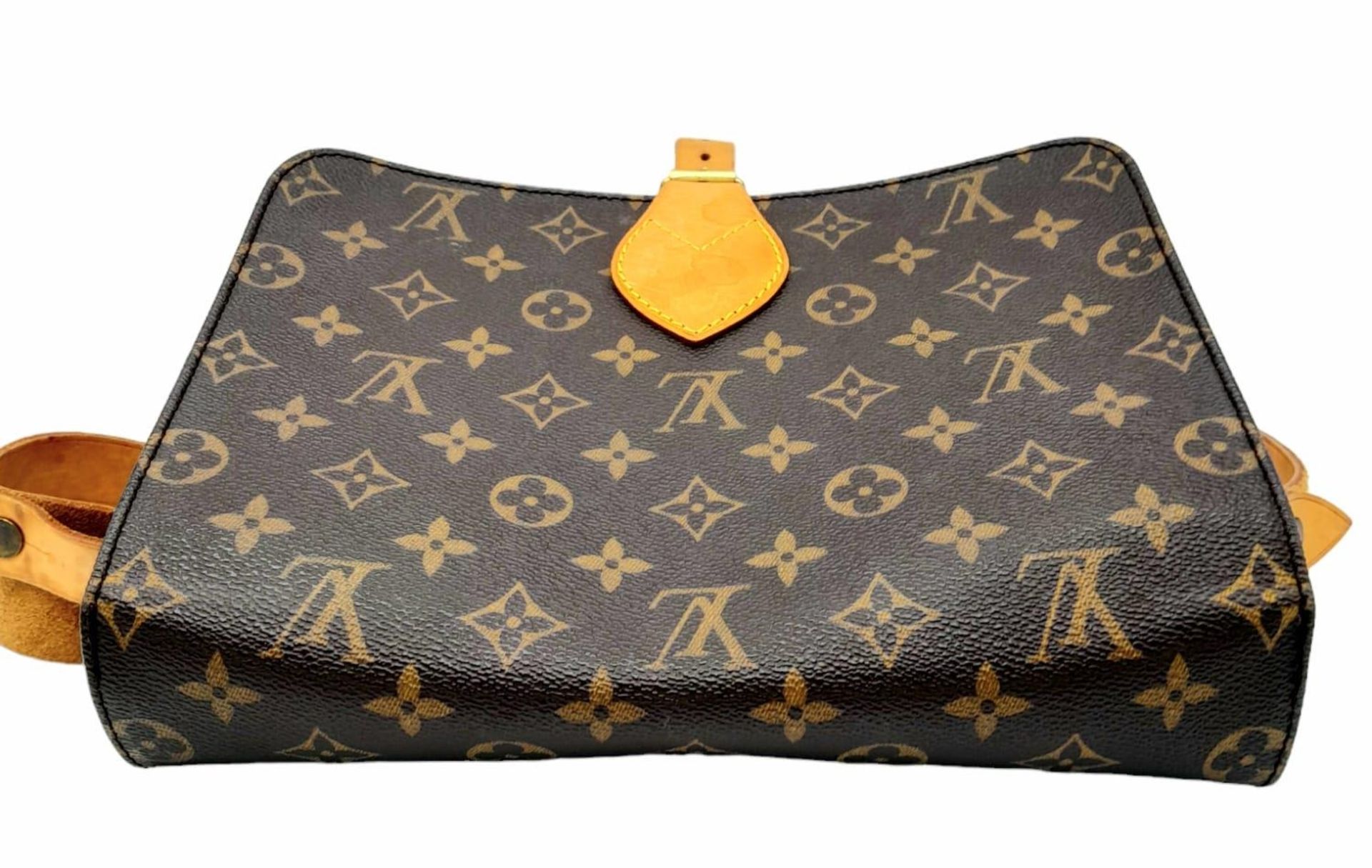A Vintage Louis Vuitton Cartouchiere Shoulder Bag. LV monogram canvas exterior with cow-hide leather - Image 5 of 9
