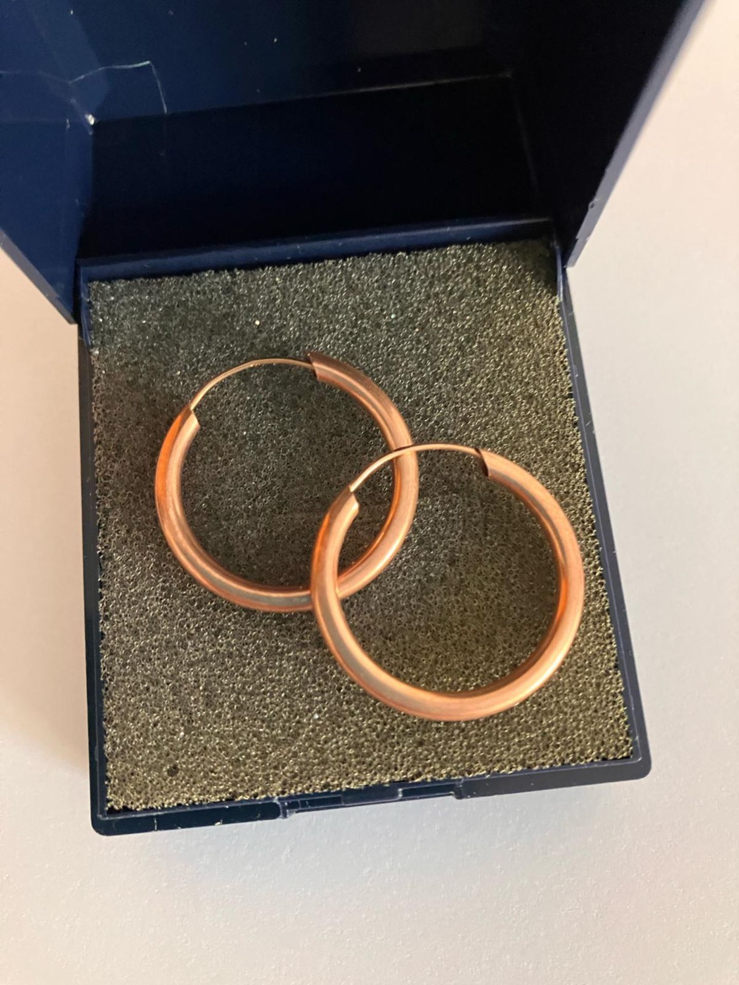 Pair of simple classic 9 carat ROSE GOLD HOOP EARRINGS. 2.0 cm diameter.0.82 grams.