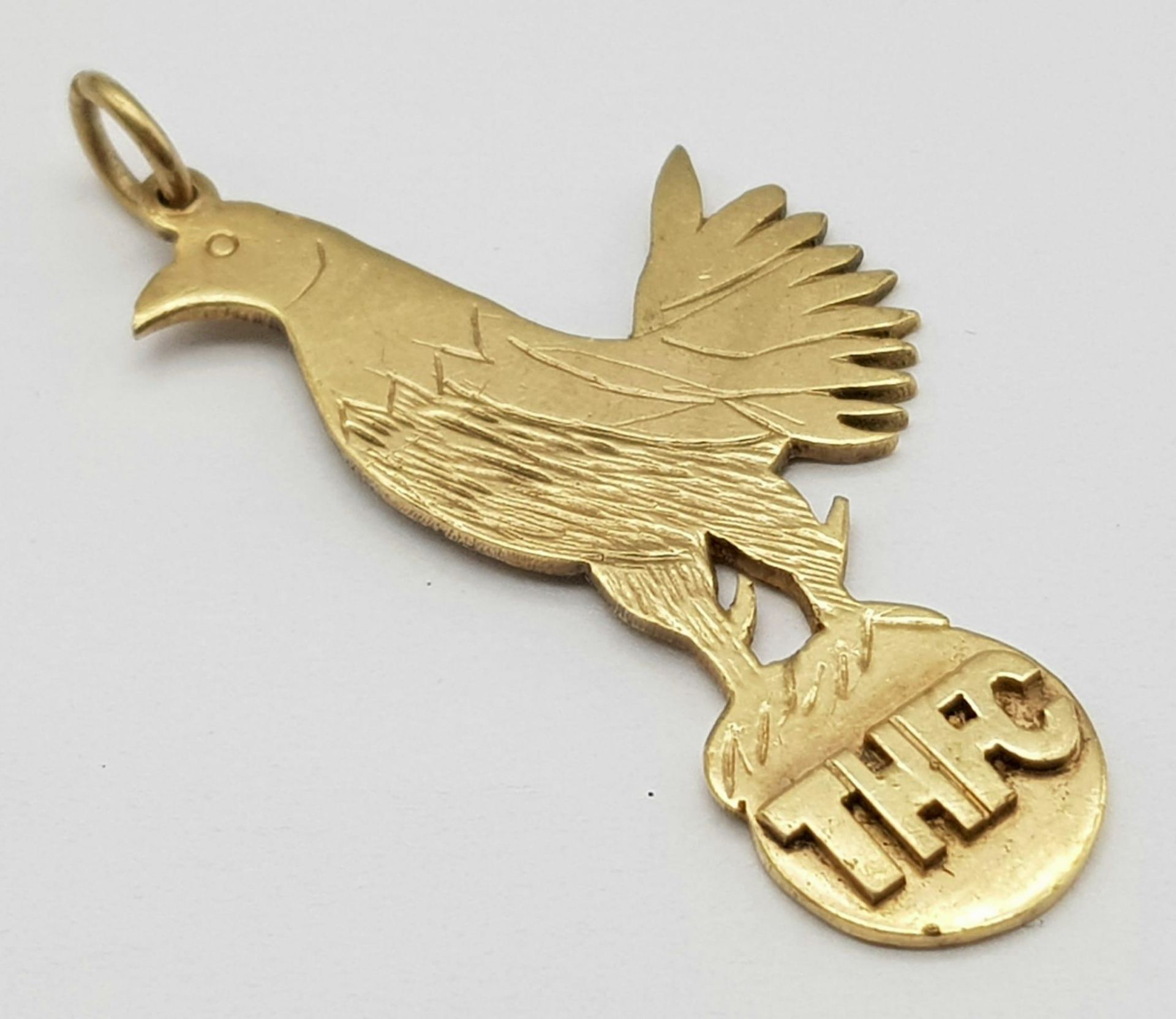 9K YELLOW GOLD TOTTENHAM HOTSPUR PENDANT ENGRAVED THFC, WEIGHT 5.3G, 4.5CM LONG APPROX