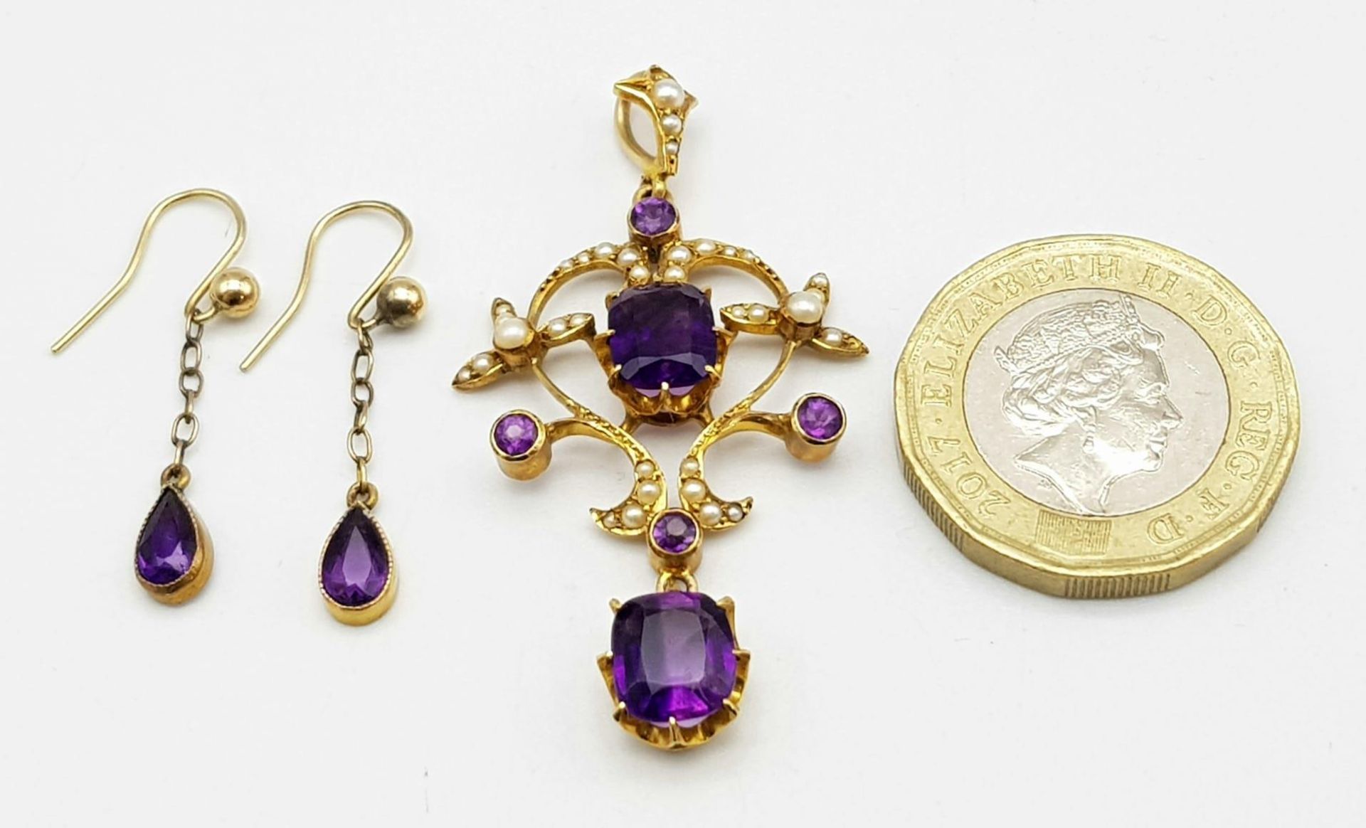 An ART NOUVEAU 9 K yellow gold pendant with vivid coloured amethysts and natural seed pearls, - Bild 7 aus 7