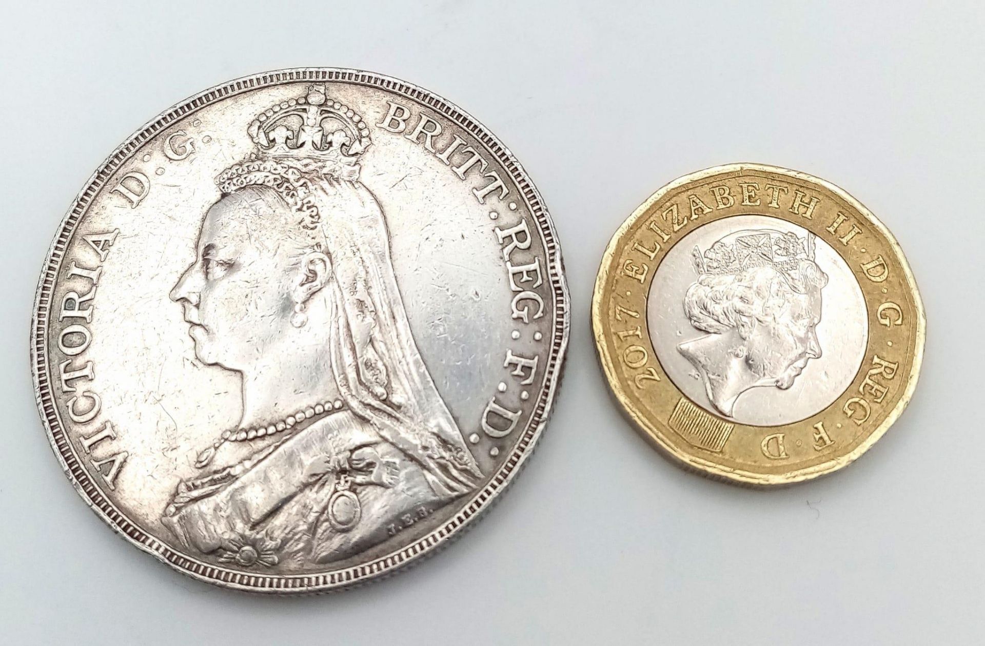 An 1889 Queen Victoria Silver Crown Coin. VF grade but please see photos. - Bild 2 aus 2