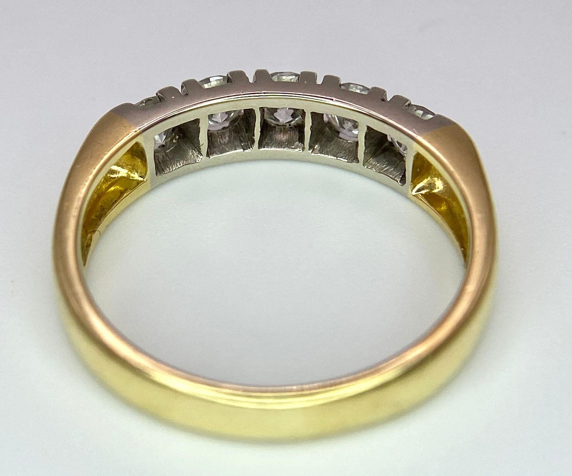 An 18K Yellow Gold Five Stone Diamond Ring. 0.85ctw of brilliant round cut diamonds. Size L. 3.6g - Bild 7 aus 8