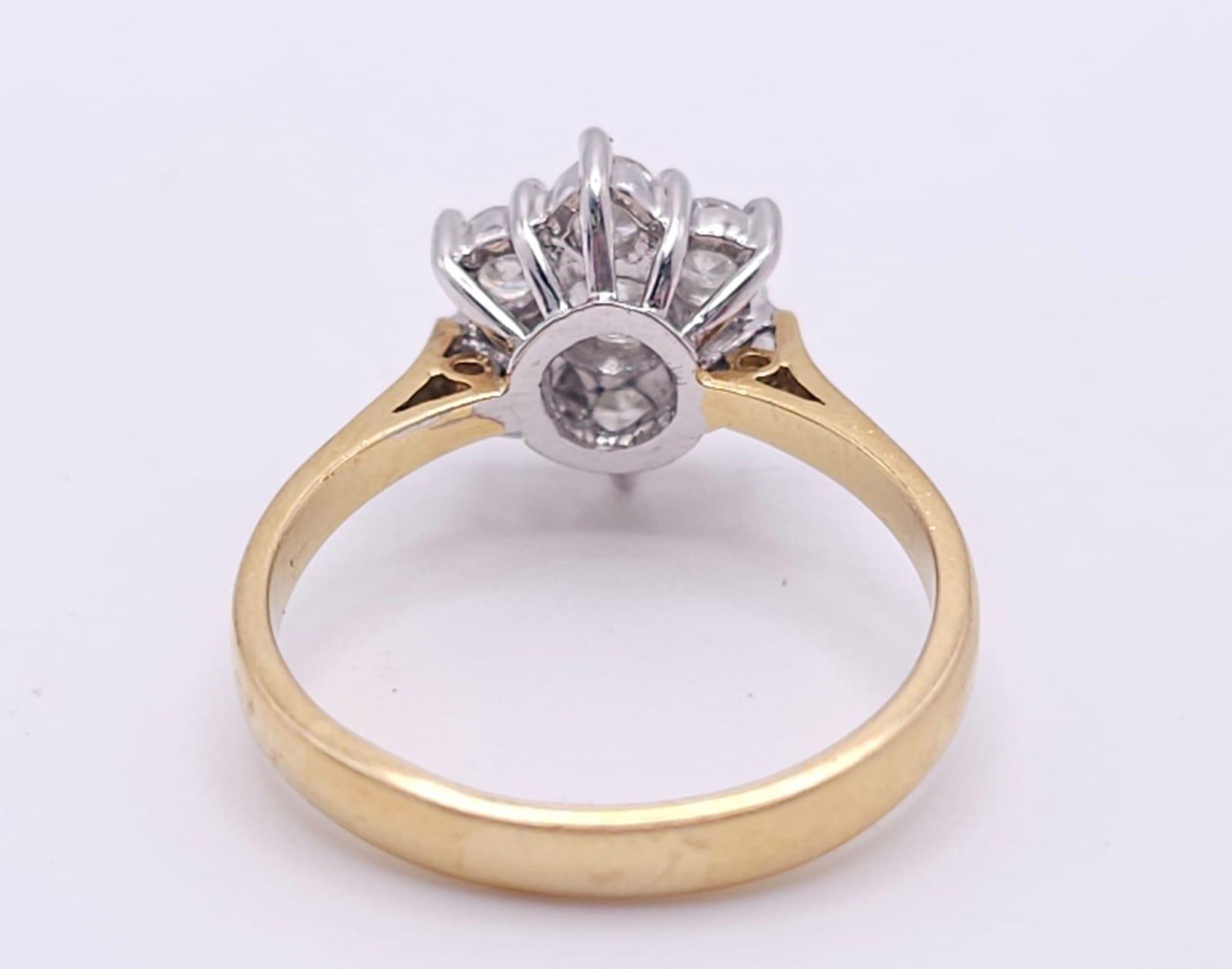 18K YELLOW GOLD DIAMOND CLUSTER RING WITH APPROX 1.05CT DIAMONDS IN FLORAL DESIGN, WEIGHT 4.6G - Image 5 of 7