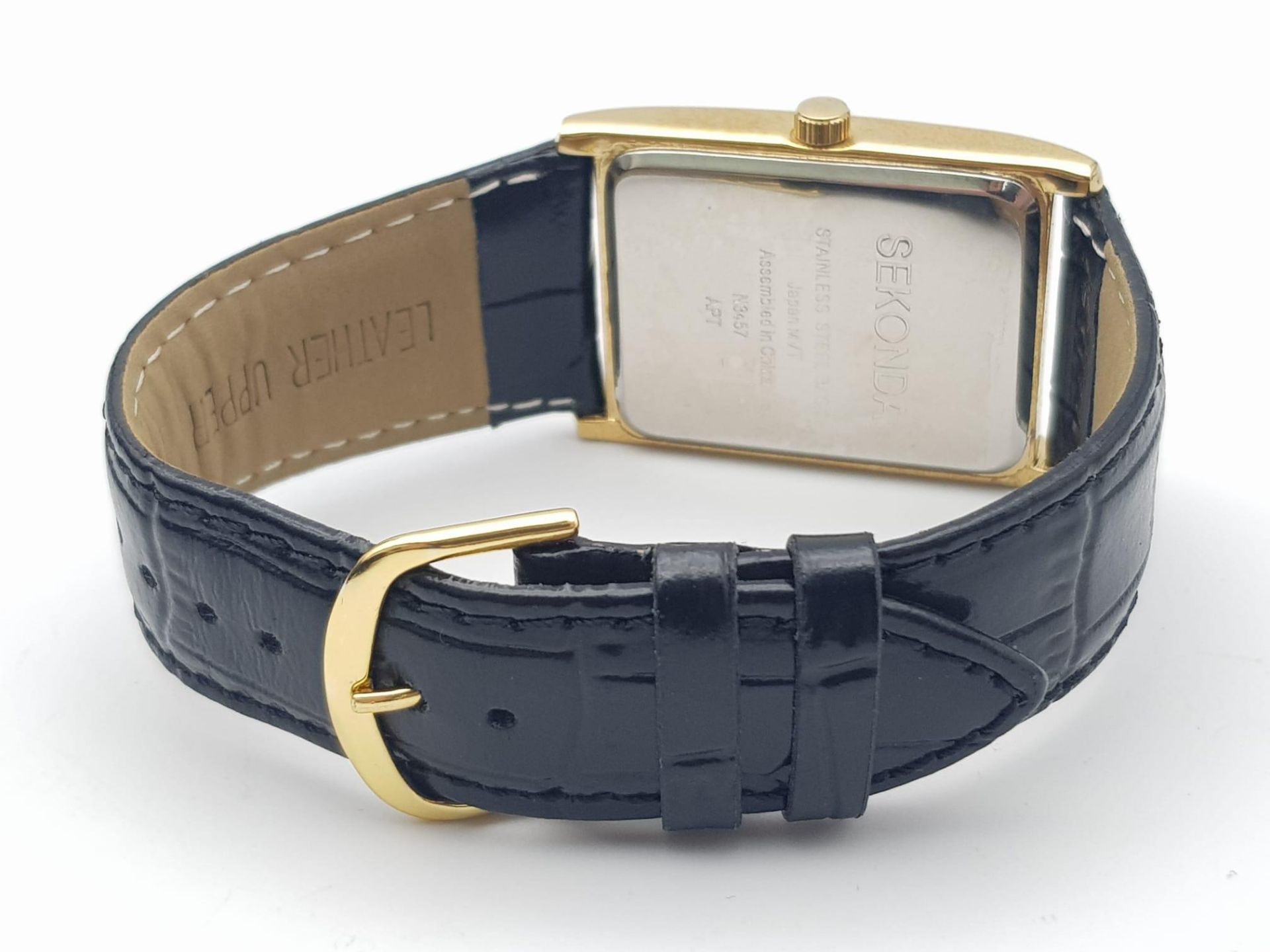 A Sekonda Diamond Gents Quartz Watch. Black leather strap. Gilded rectangular case - 32mm. Gold tone - Bild 5 aus 6