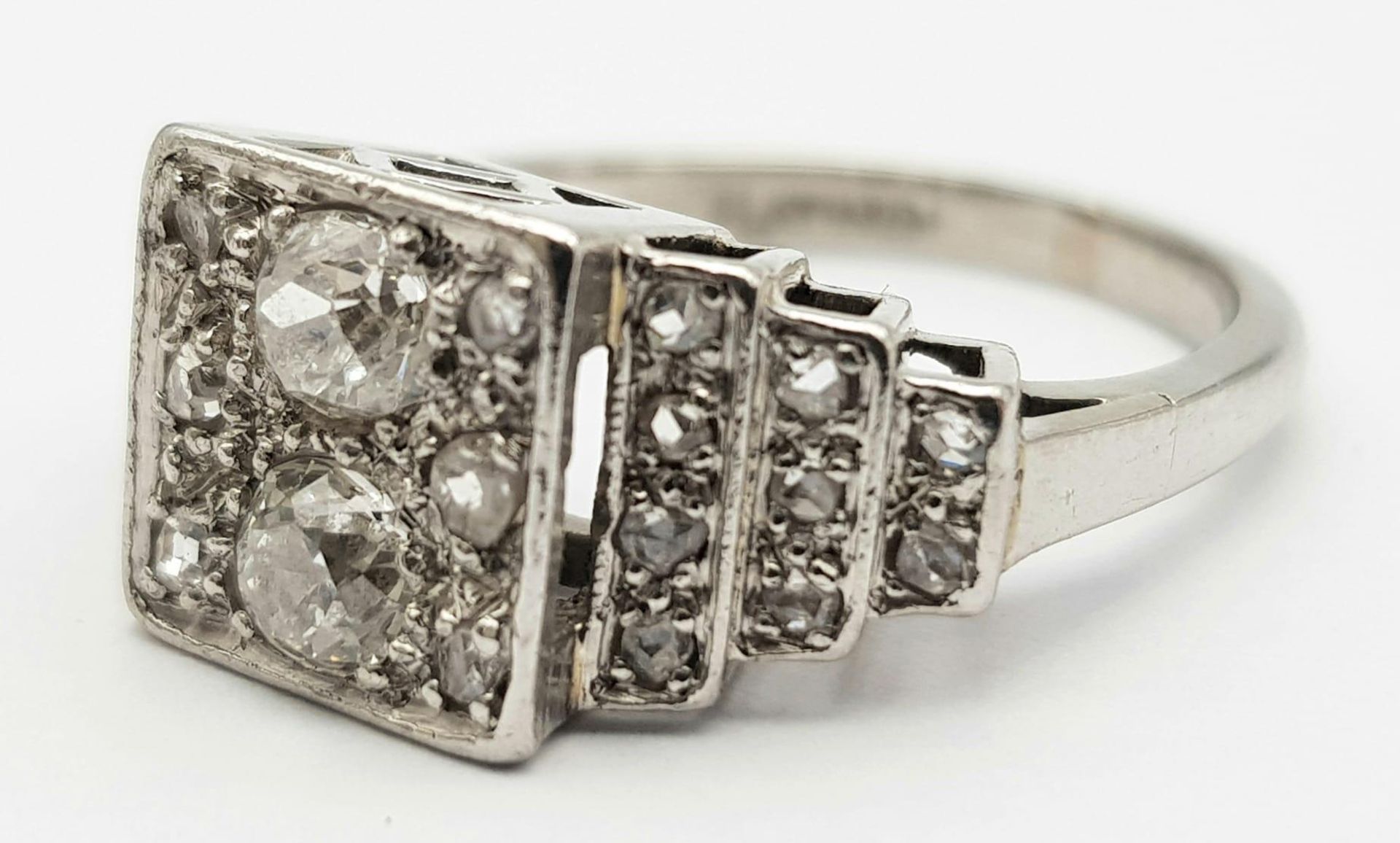 A VINTAGE PLATINUM DIAMOND RING, APPROX 0.65CT DIAMONDS TOTAL, WEIGHT 6.8G SIZE M - Image 4 of 9