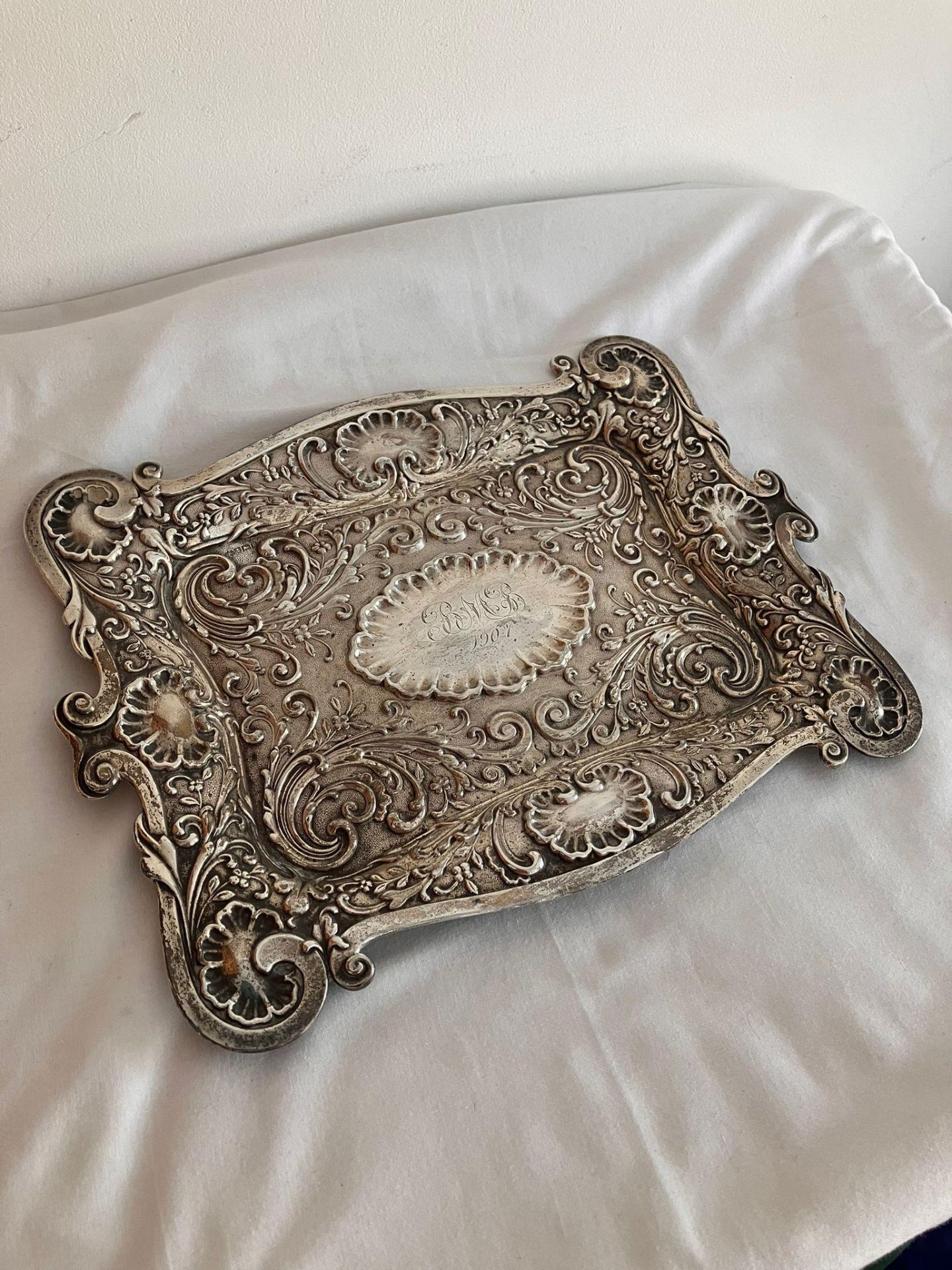 Magnificent Antique SILVER TRAY. Edwardian Large Trinket Tray with beautiful raised Scroll and Shell - Bild 2 aus 2