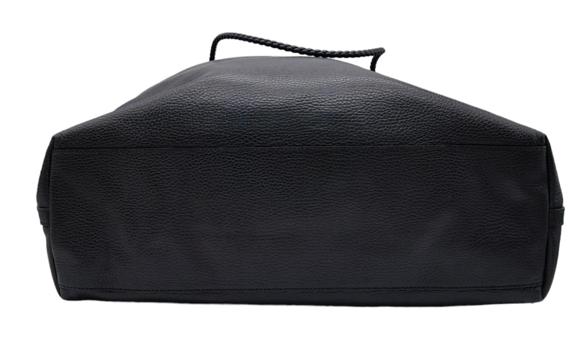 A large black Gucci calfskin Gifford bag with braided handles. Open top with black fabric - Image 4 of 7