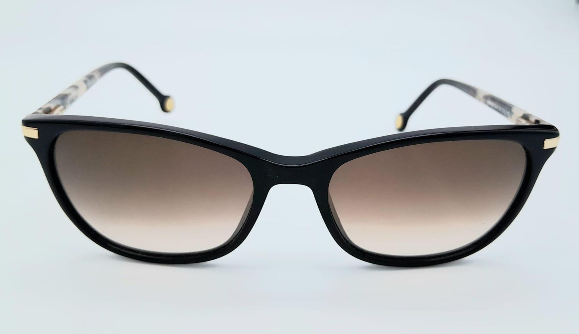 A Pair of Designer Carolina Herrera Sunglasses. Good condition. - Image 4 of 6
