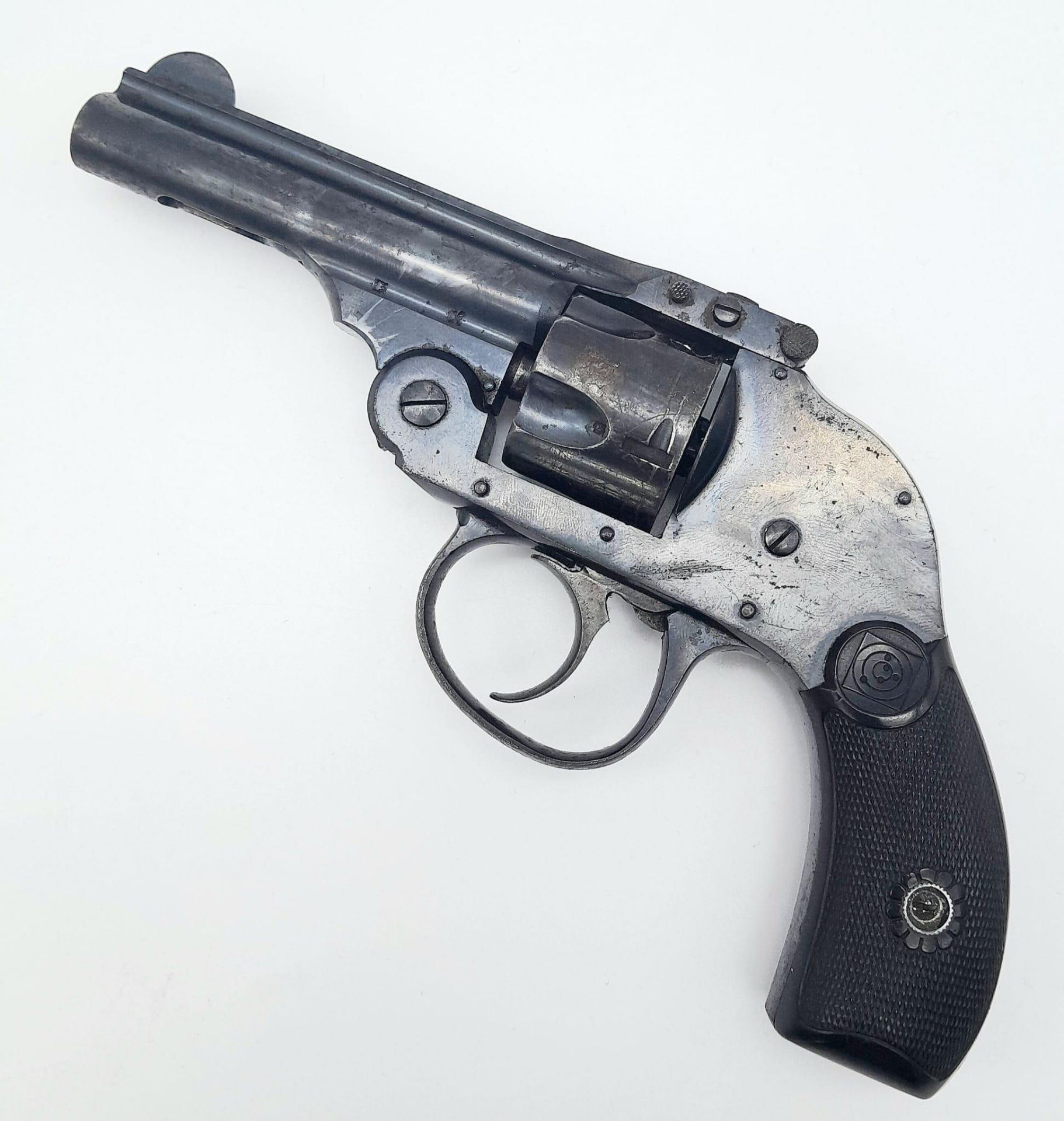 A Deactivated Harrington and Richardson .32 Calibre Revolver. This vintage USA made pistol has an EU