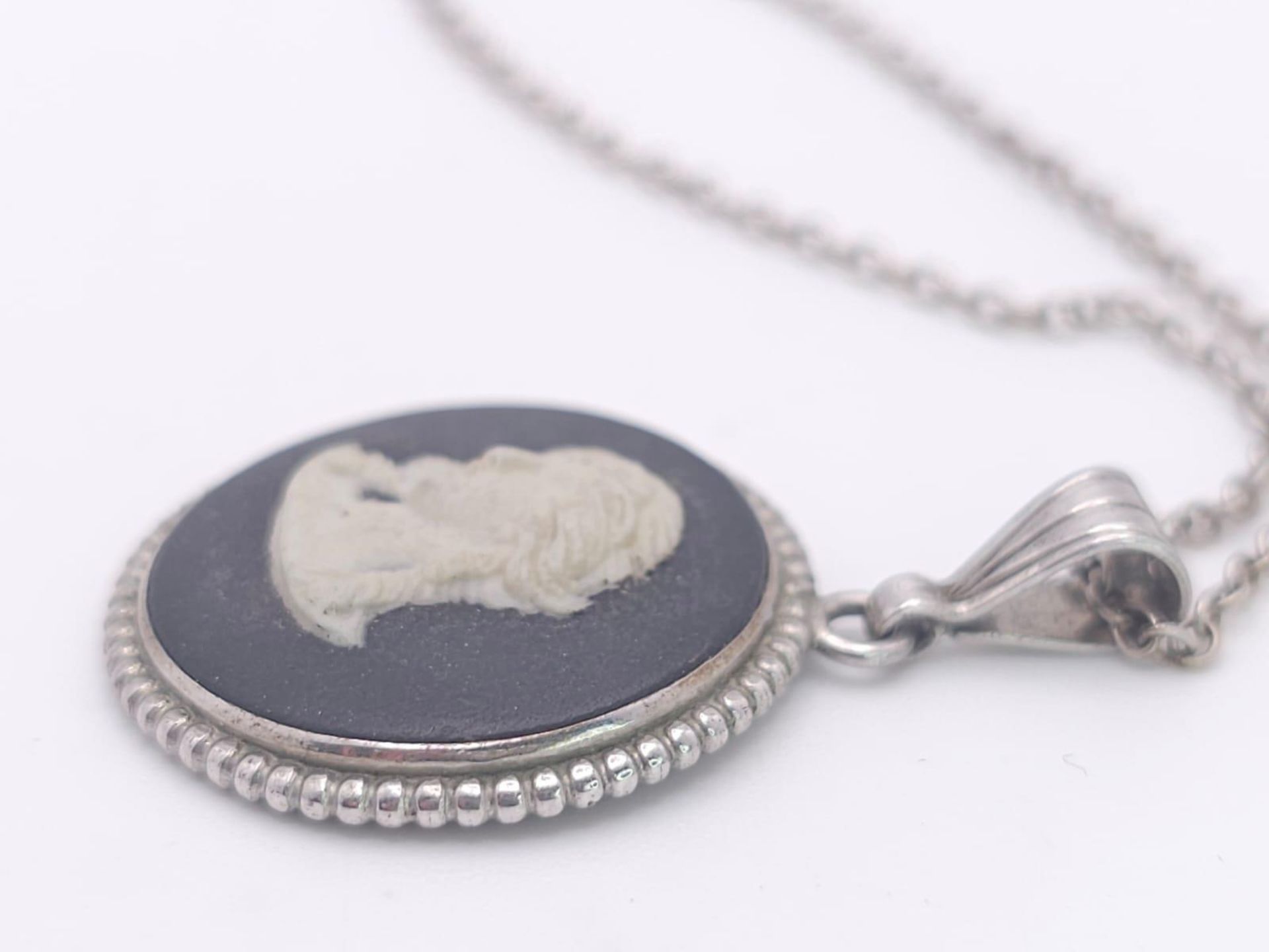 A sterling silver Cameo pendant on silver belcher chain. Total weight 5.3G. Total length 43cm. - Image 4 of 13