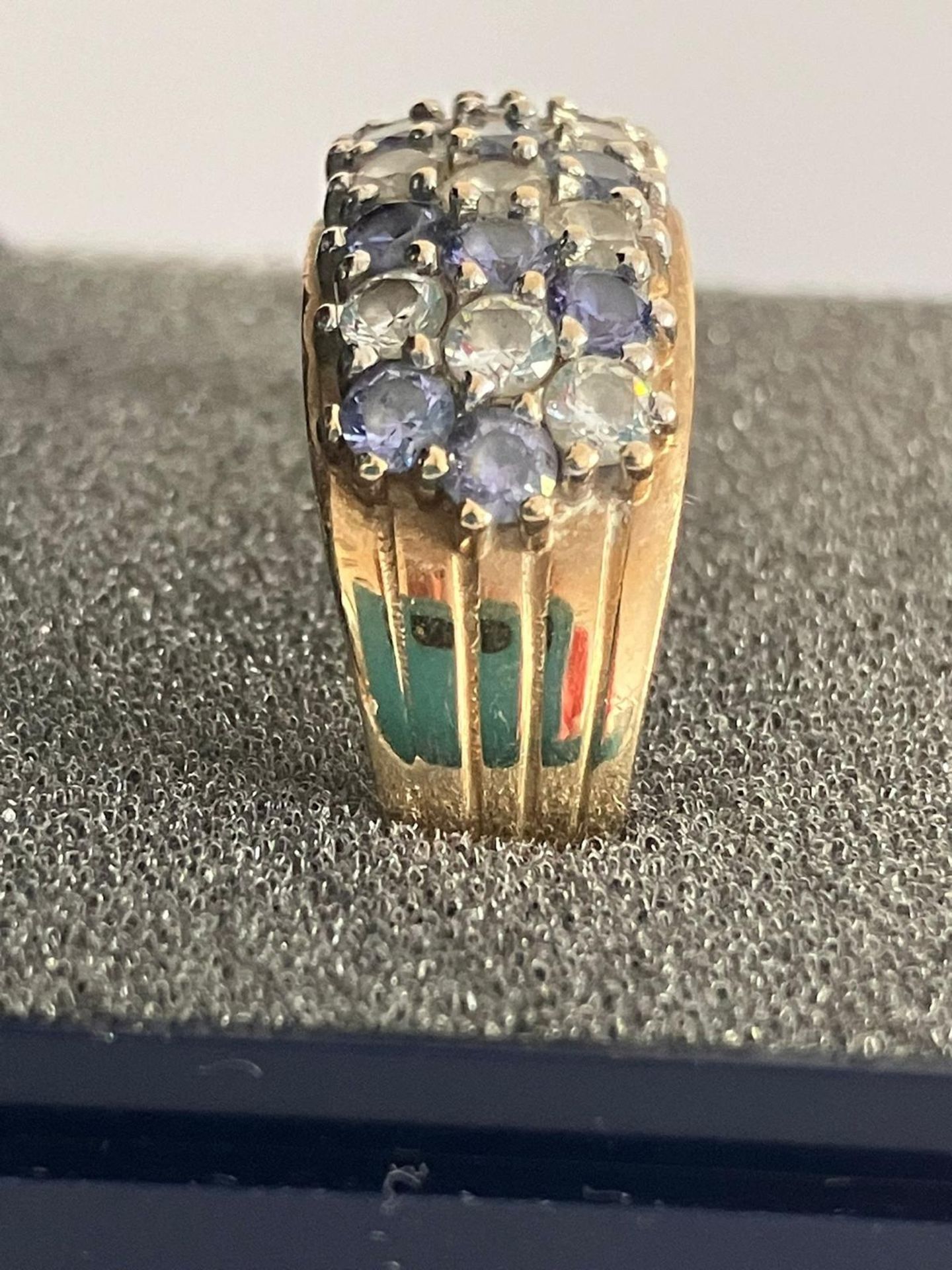 Magnificent 9 carat YELLOW GOLD RING set with BLUE and WHITE GEMSTONES. 3.75 grams. Size R. - Image 2 of 3