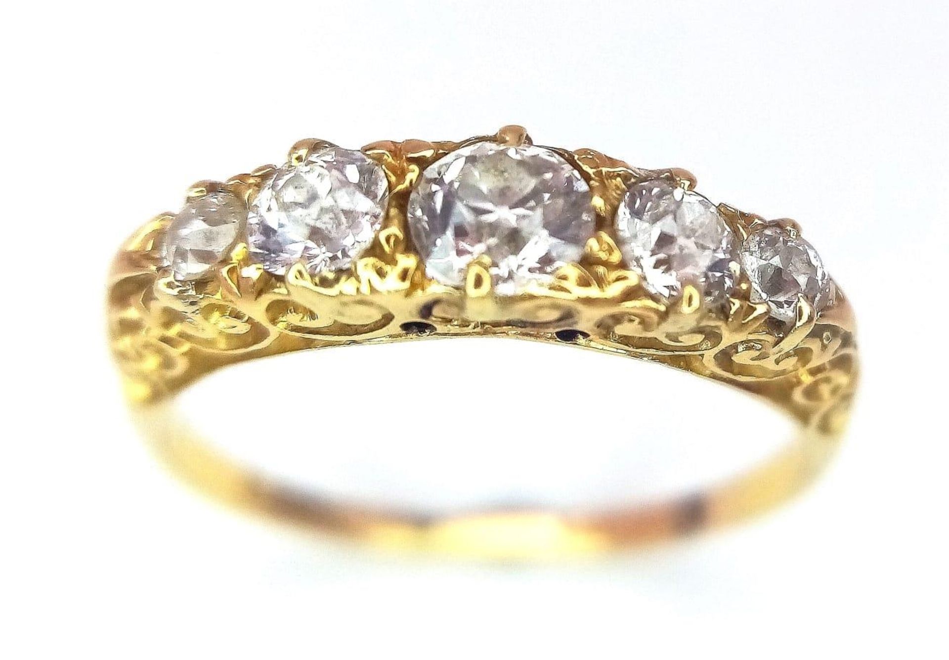 AN ANTIQUE 18K YELOW GOLD DIAMOND 5 STONE SET RING, WITH APPROX 0.60CT OLD CUT DIAMONDS, WEIGHT 2.5G - Image 4 of 13