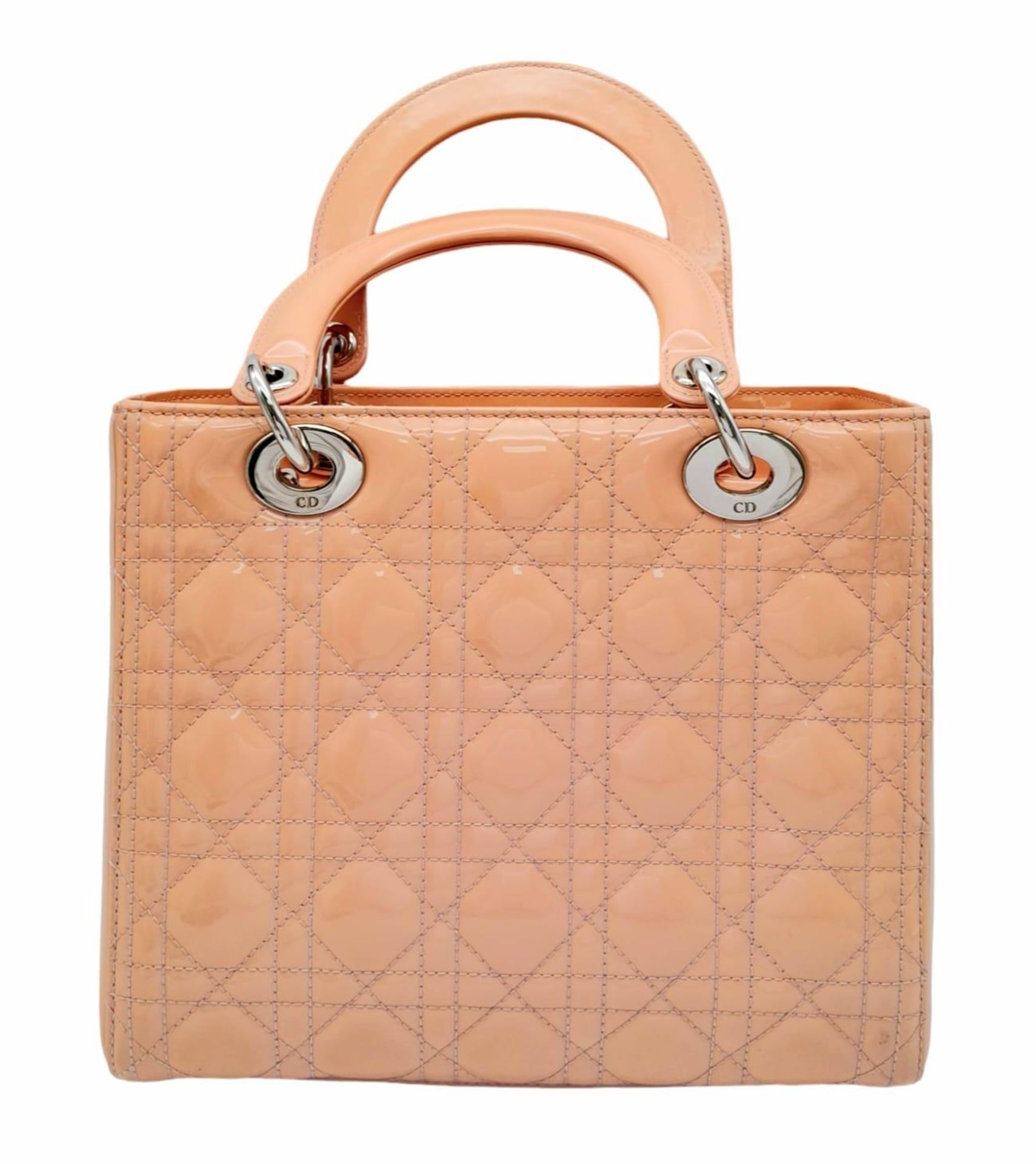 A pink Christian Dior Cannage quilted patent leather Lady Dior Bag. Removable shoulder strap, silver - Image 4 of 13