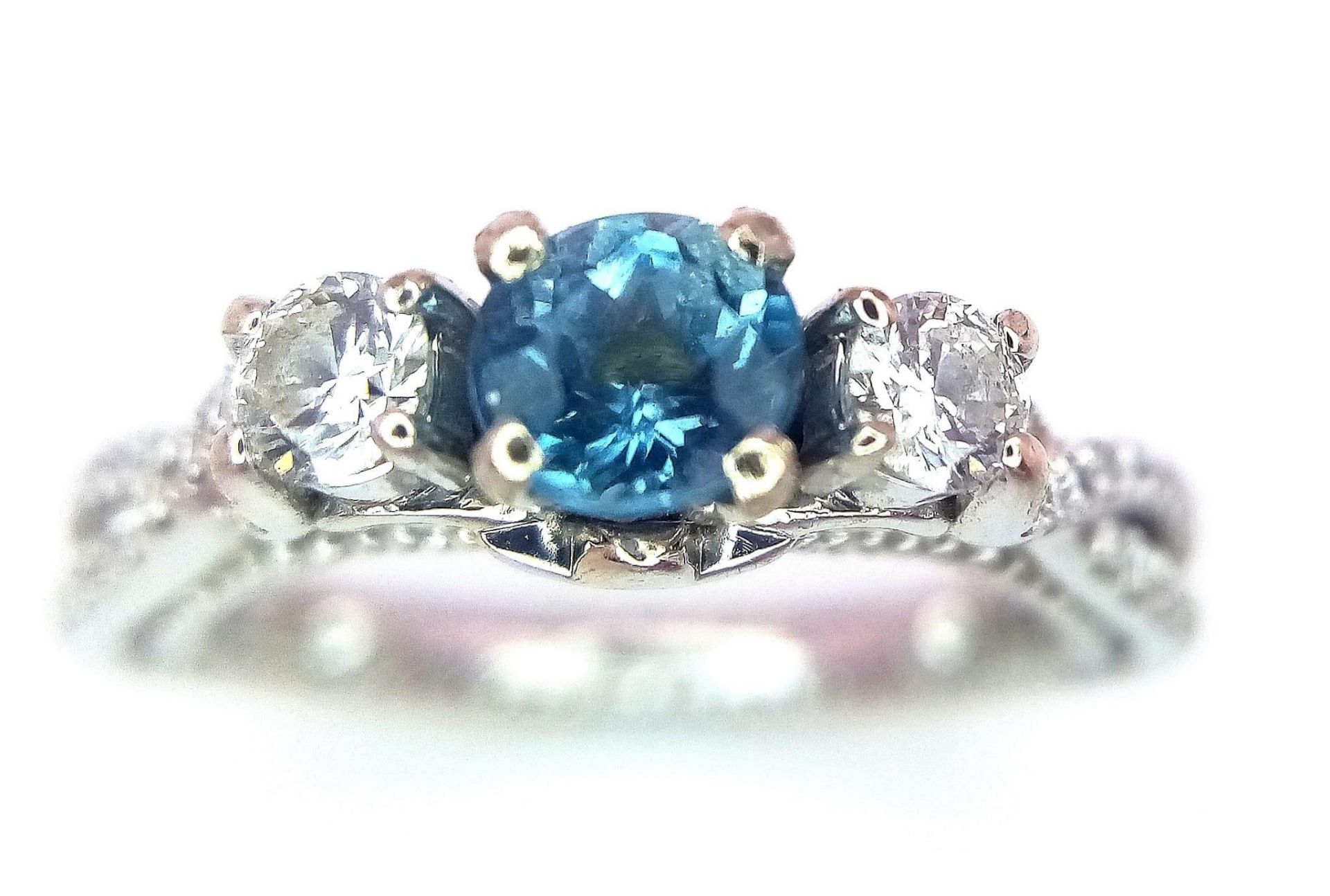 A STUNNING 18K WHITE GOLD DIAMOND & TOPAZ TRILOGY RING, APPROX 0.40CT TOPAZ CENTRE AND 0.45CT - Image 2 of 8