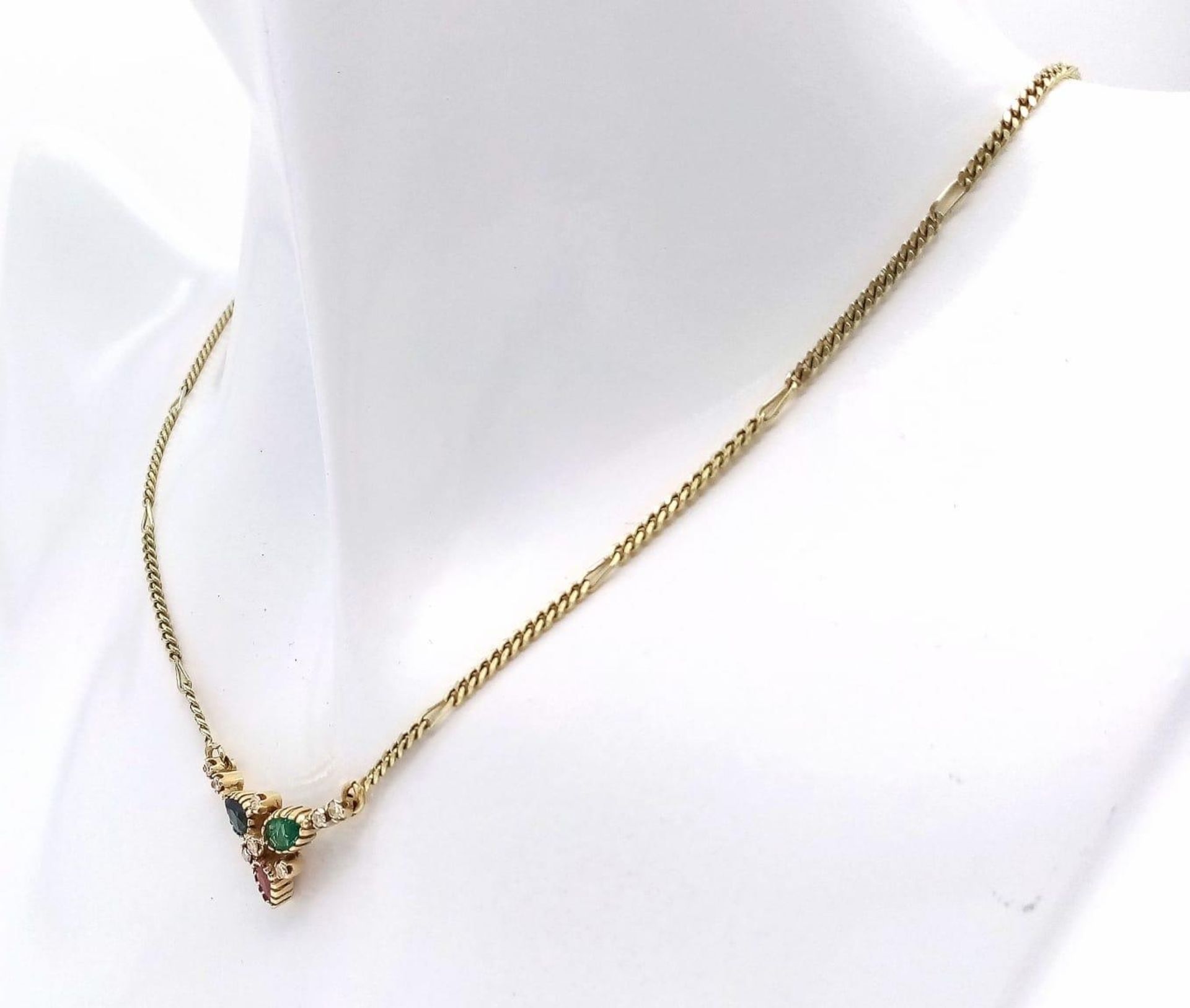 A PRETTY 14K YELLOW GOLD DIAMOND, SAPPHIRE, RUBY & EMERALD PENDANT ON FIGARO CHAIN, WEIGHT 5.8G - Image 6 of 11