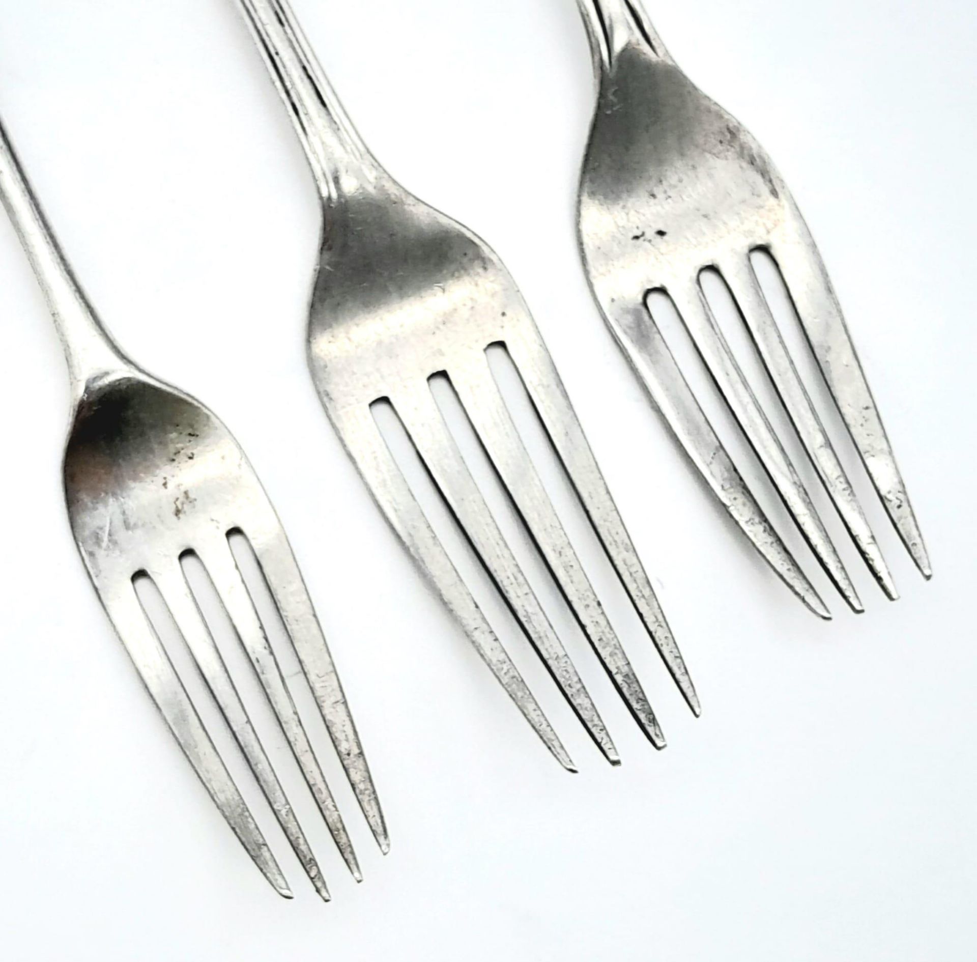 An antique eclectic collection of sterling silver forks with different designs. Come with full - Image 2 of 6