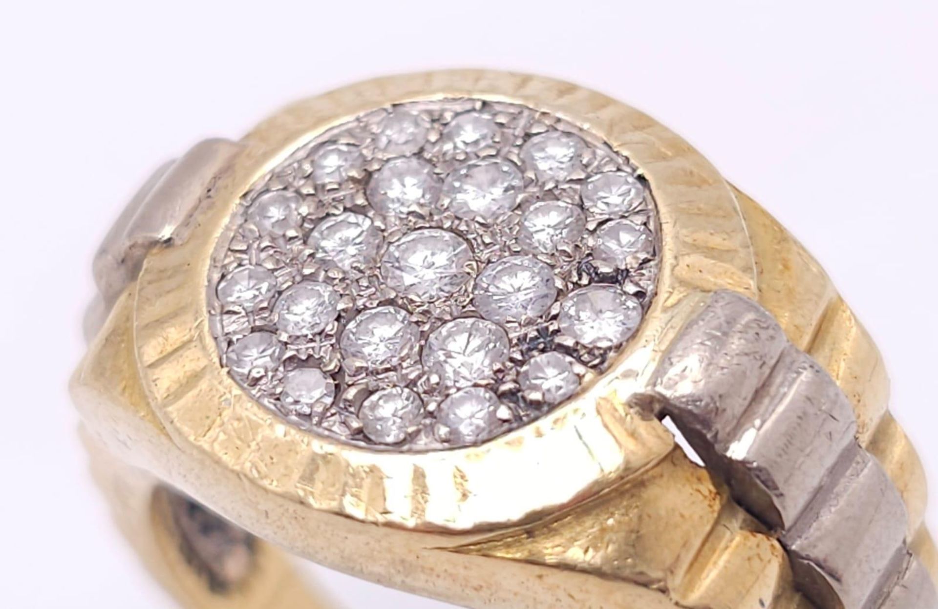 AN IMPRESSIVE 18K 2 COLOUR GOLD DIAMOND SET RING INSPIRED BY THE ROLEX DESIGN, APPROX 0.50CT - Bild 4 aus 13