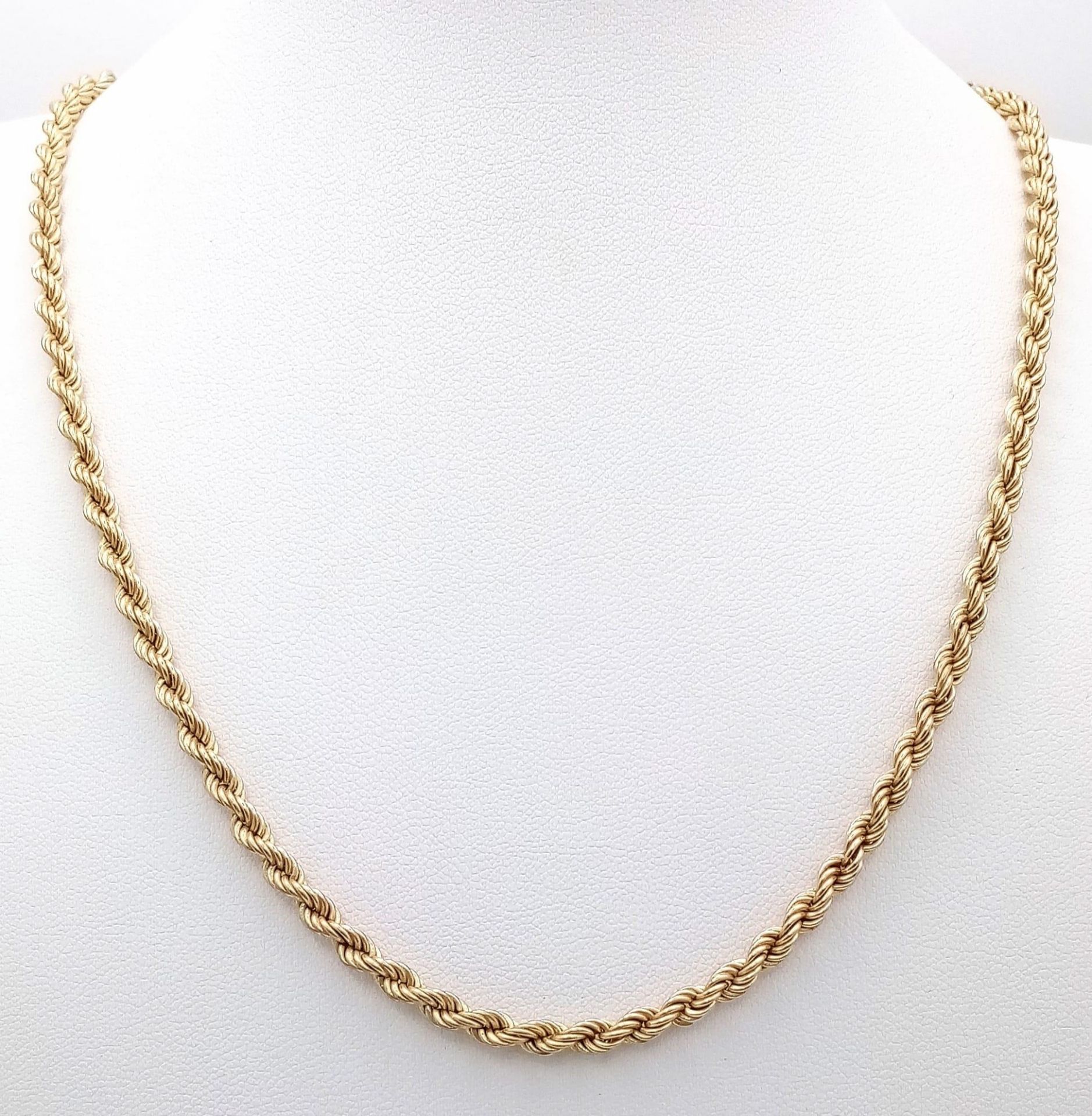 A 9K GOLD ROPE TWIST NECK CHAIN . 6.2gms 50cms