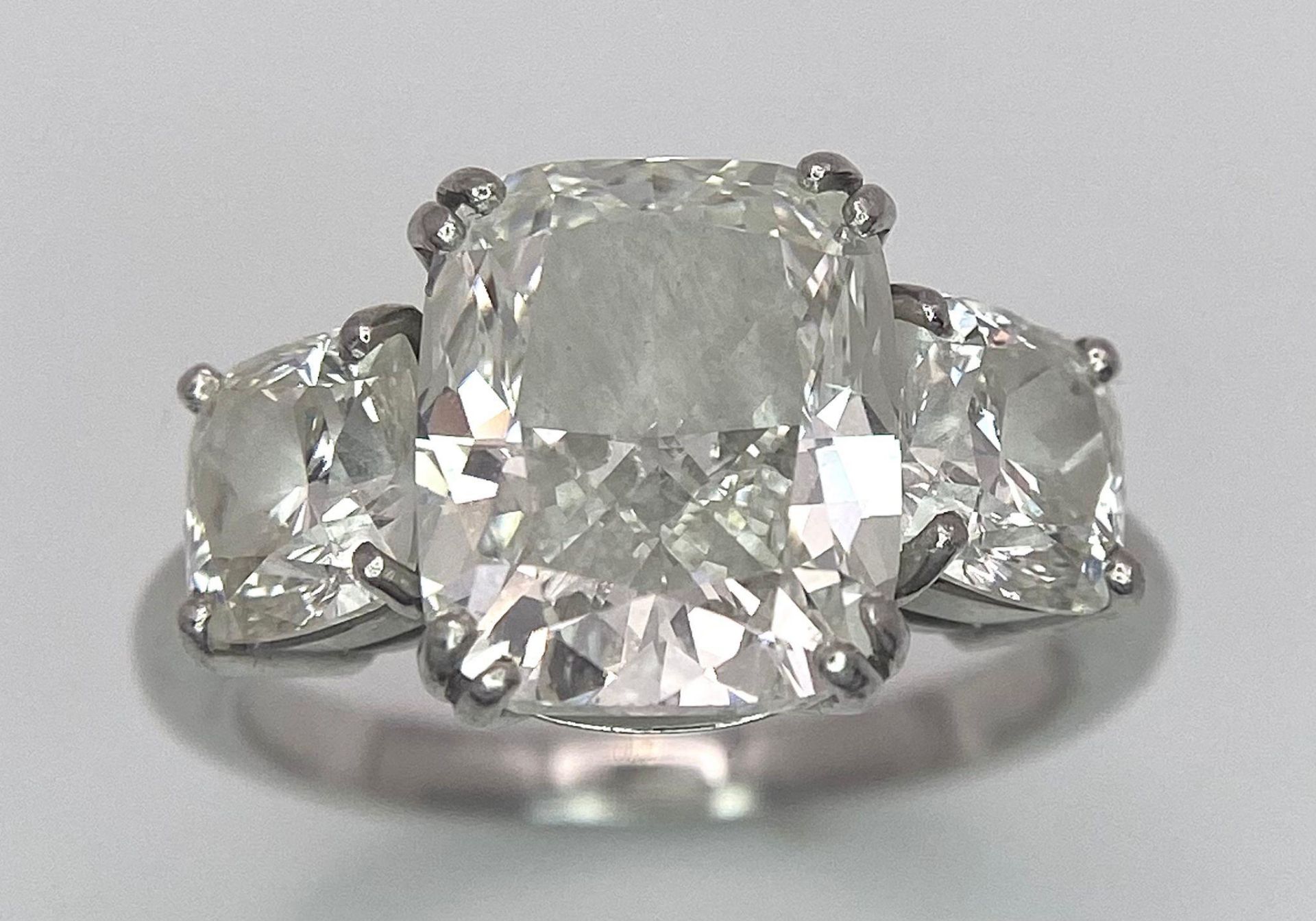 A Breathtaking 4.01ct GIA Certified Diamond Ring. A brilliant cushion cut 4.01ct central diamond - Image 5 of 21