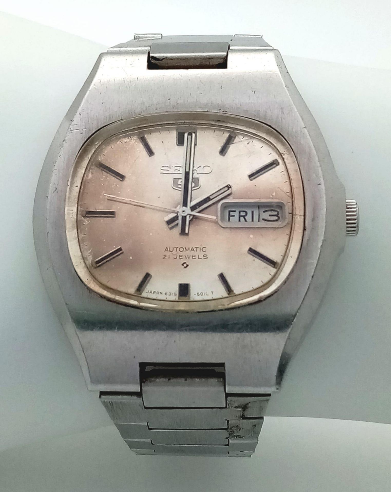 A Vintage Seiko 5 Automatic Gents Watch. A stainless steel bracelet and case - 37mm. Two tone dial - Bild 2 aus 5