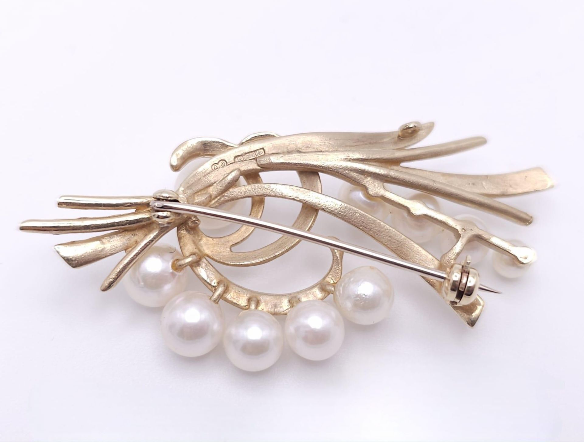 A 9k Yellow Gold and Pearl Decorative Floral Brooch. 5cm. 8g weight - Image 14 of 23