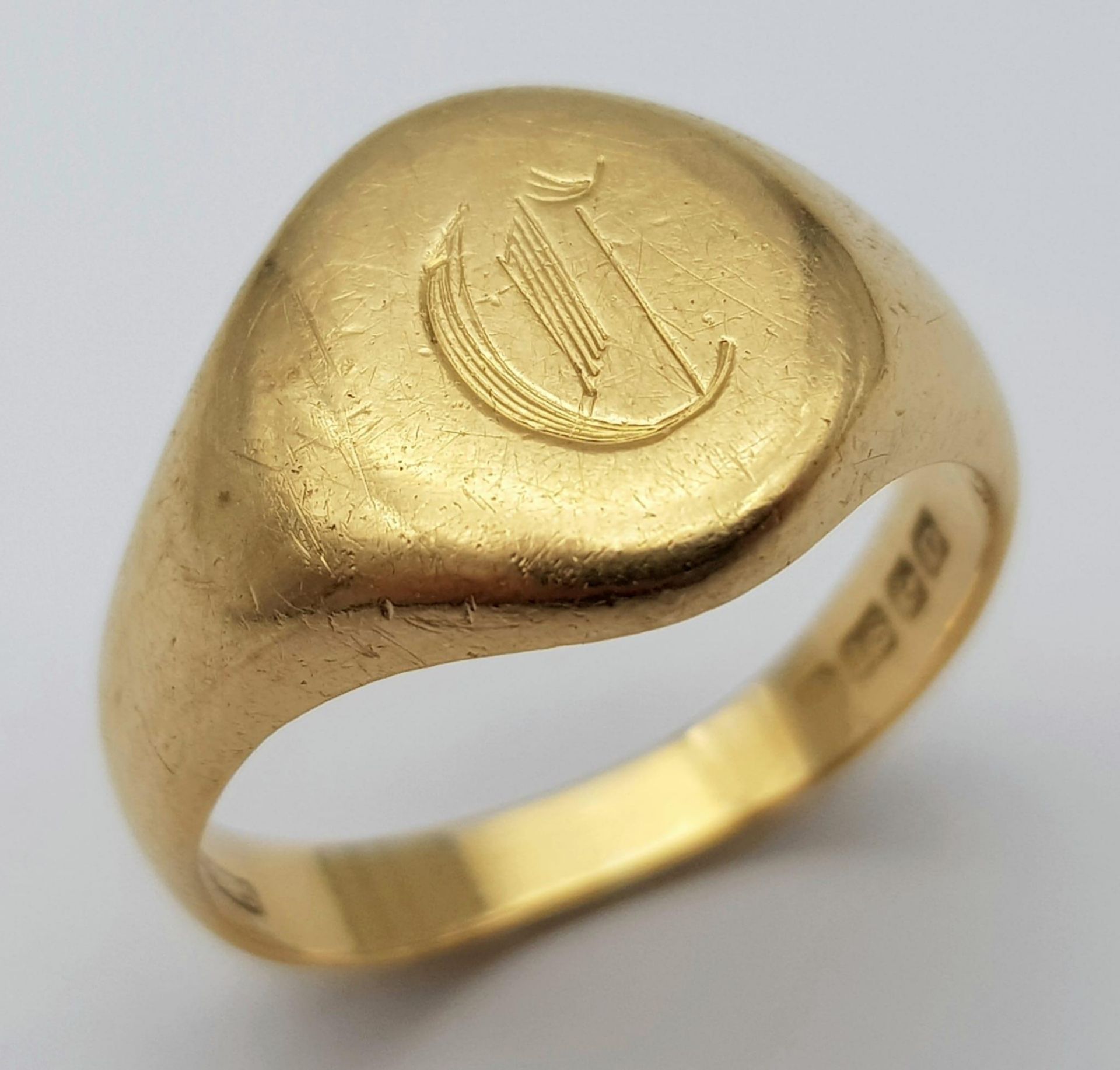 A Vintage 18K Yellow Gold Gents Signet Ring. Size X. 12.2g weight.